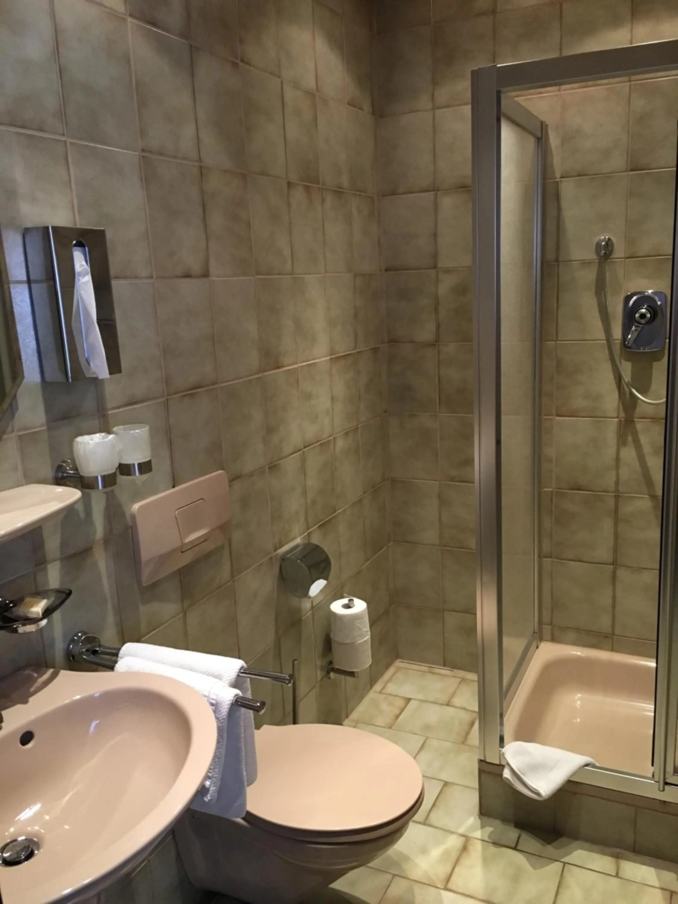 Bathroom in Gasthof zur Sonne Winzenhohl