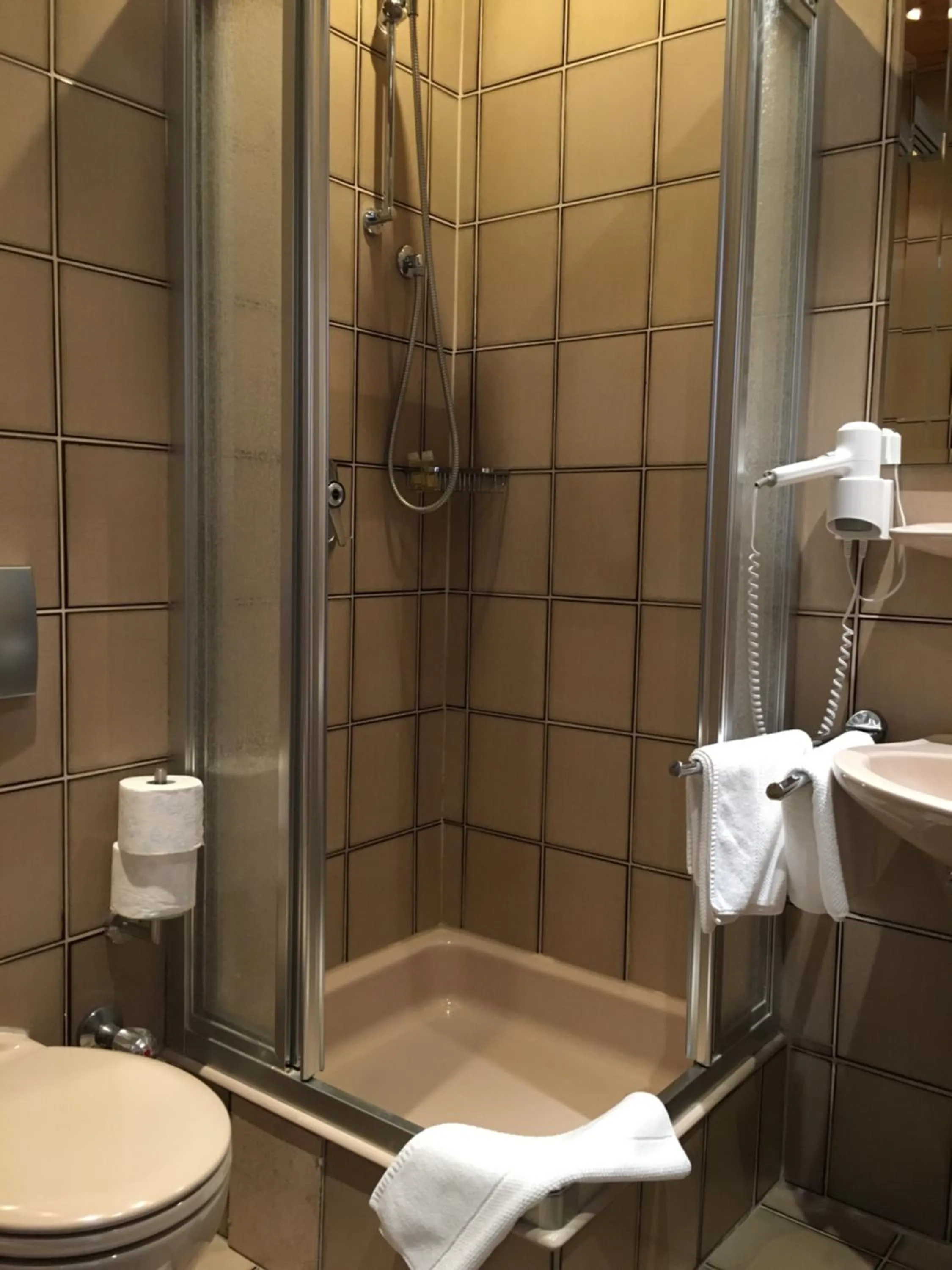 Bathroom in Gasthof zur Sonne Winzenhohl