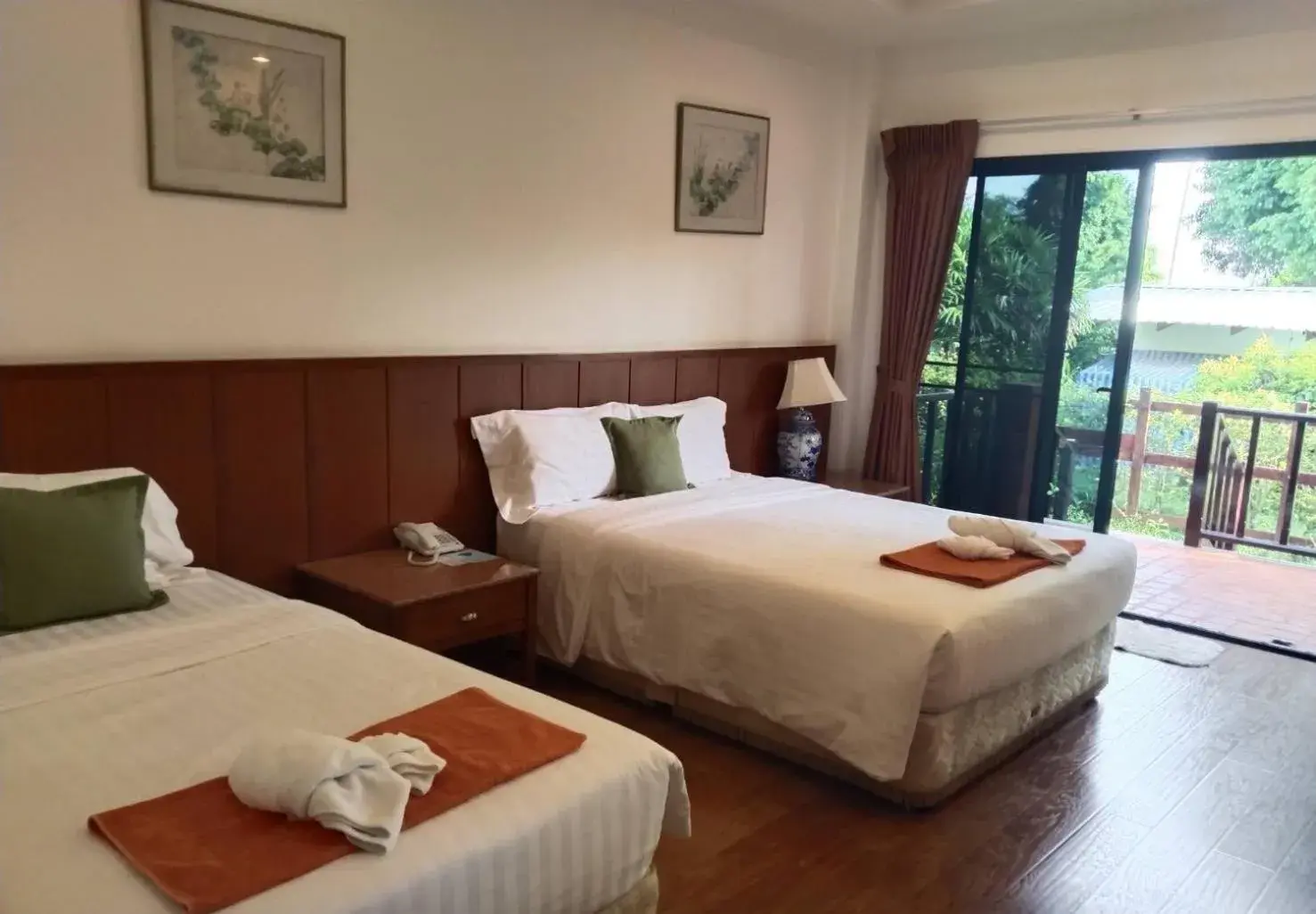 Superior Twin Room in Sailom Resort Bangsaphan Superior Twin Room in Sailom Resort Bangsaphan
