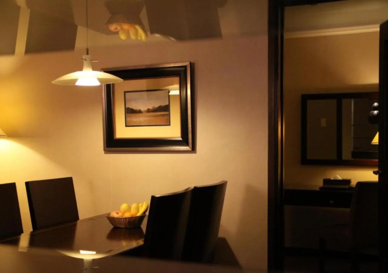 Dining area in Herald Suites Solana