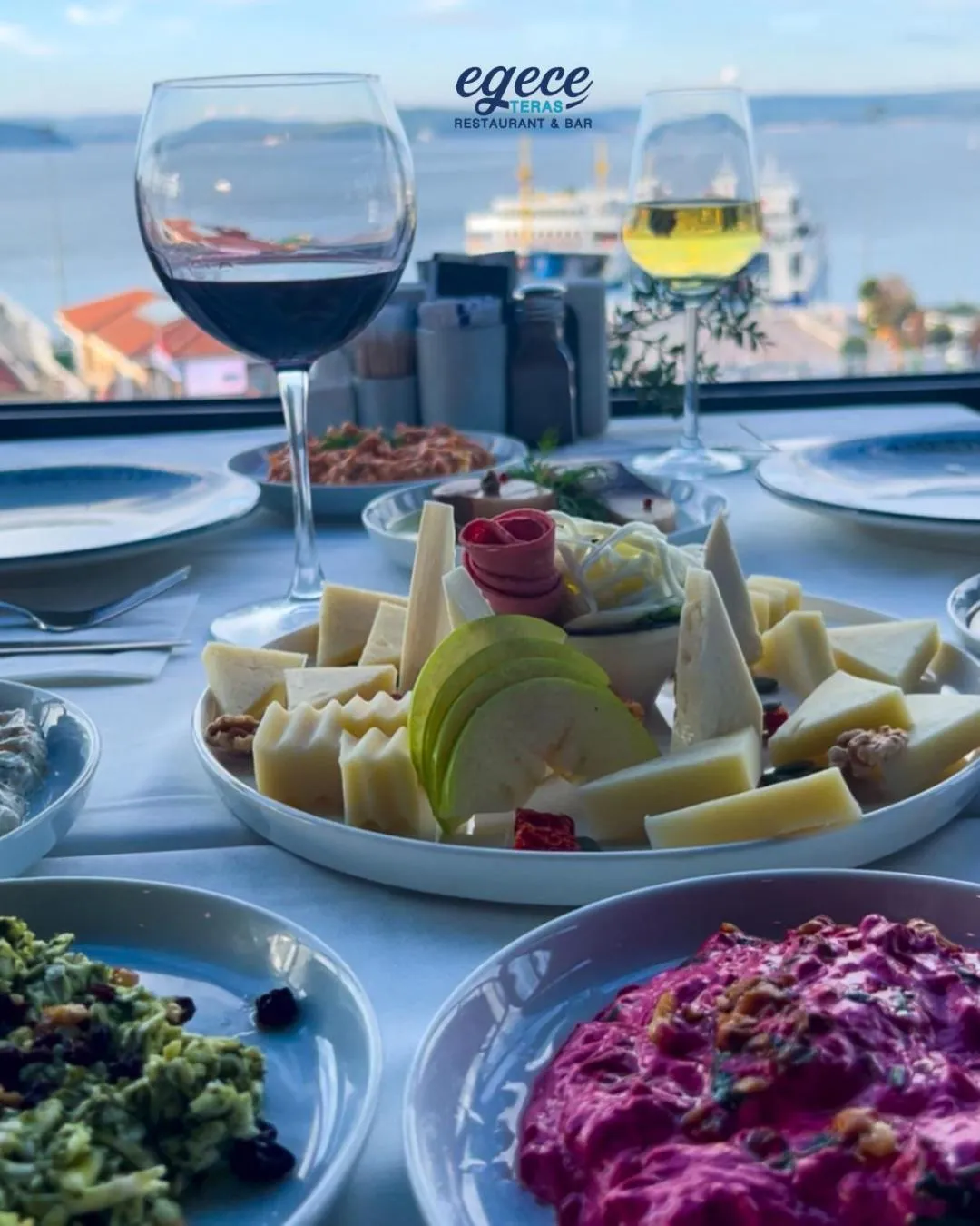 Restaurant/places to eat in Kule Hotel