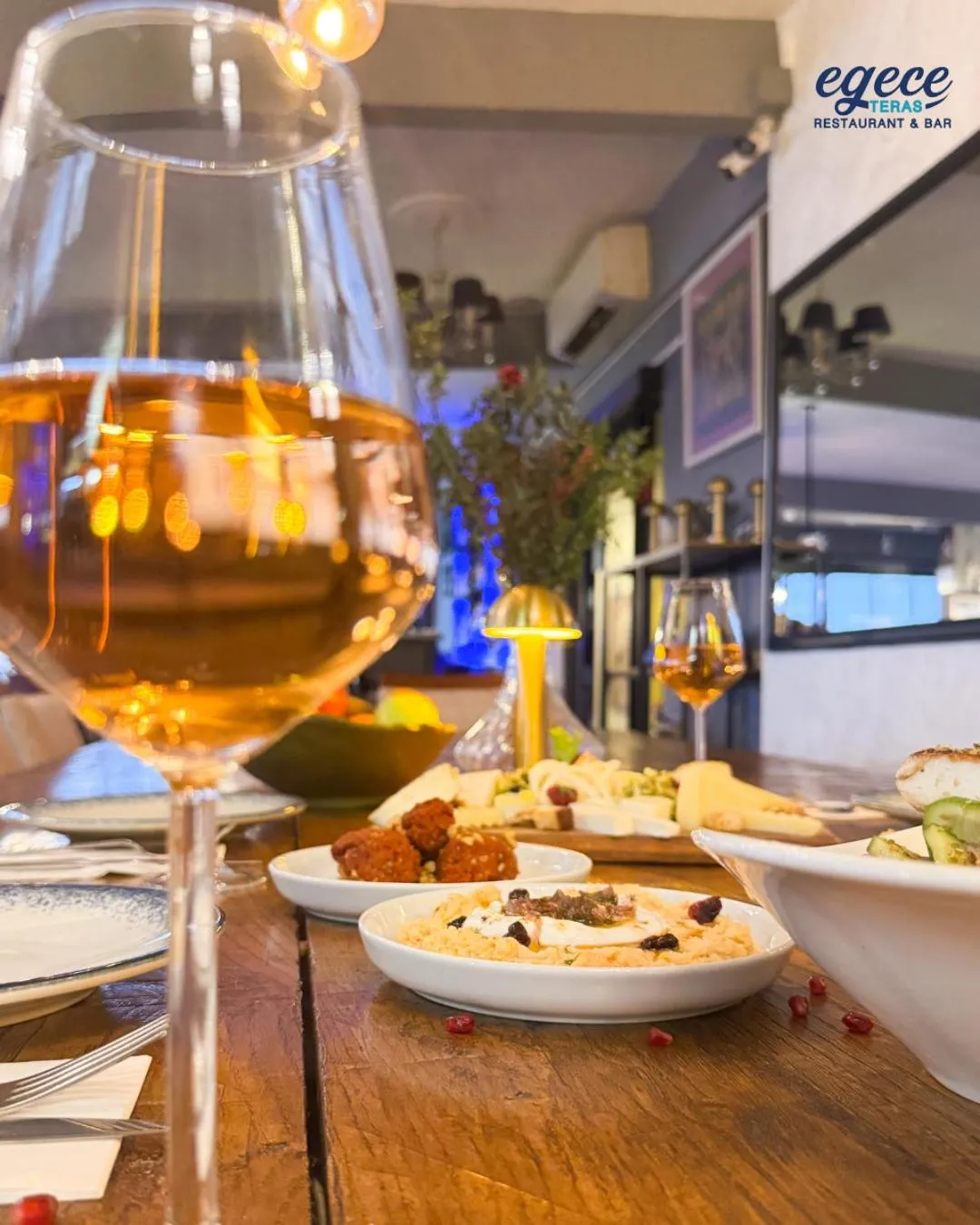 Restaurant/places to eat in Kule Hotel