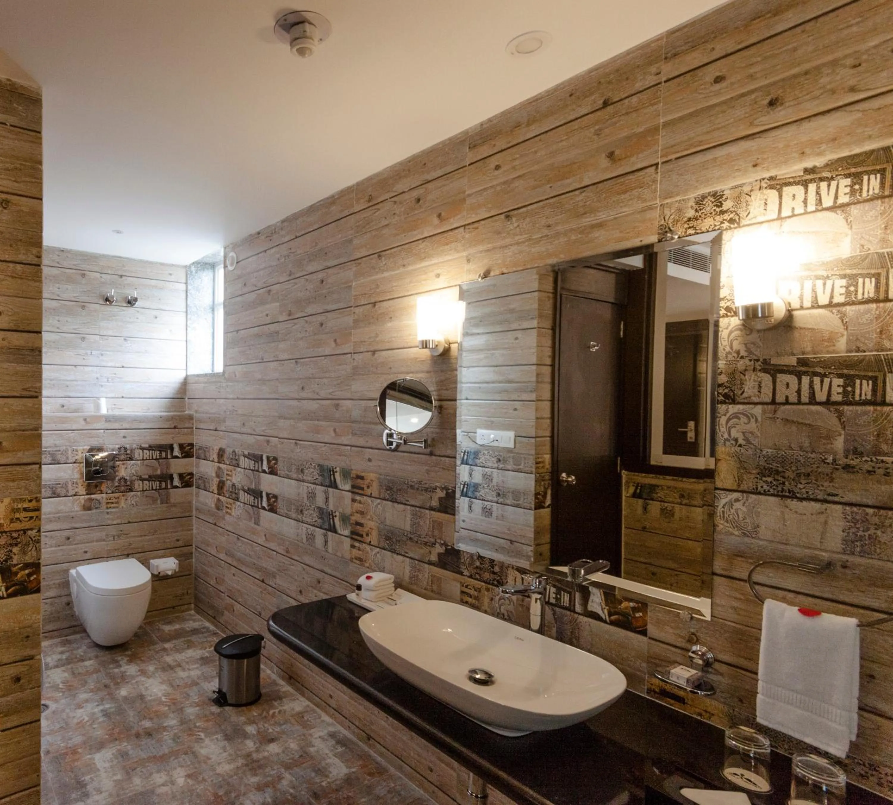 Bathroom in Hotel Udai Median