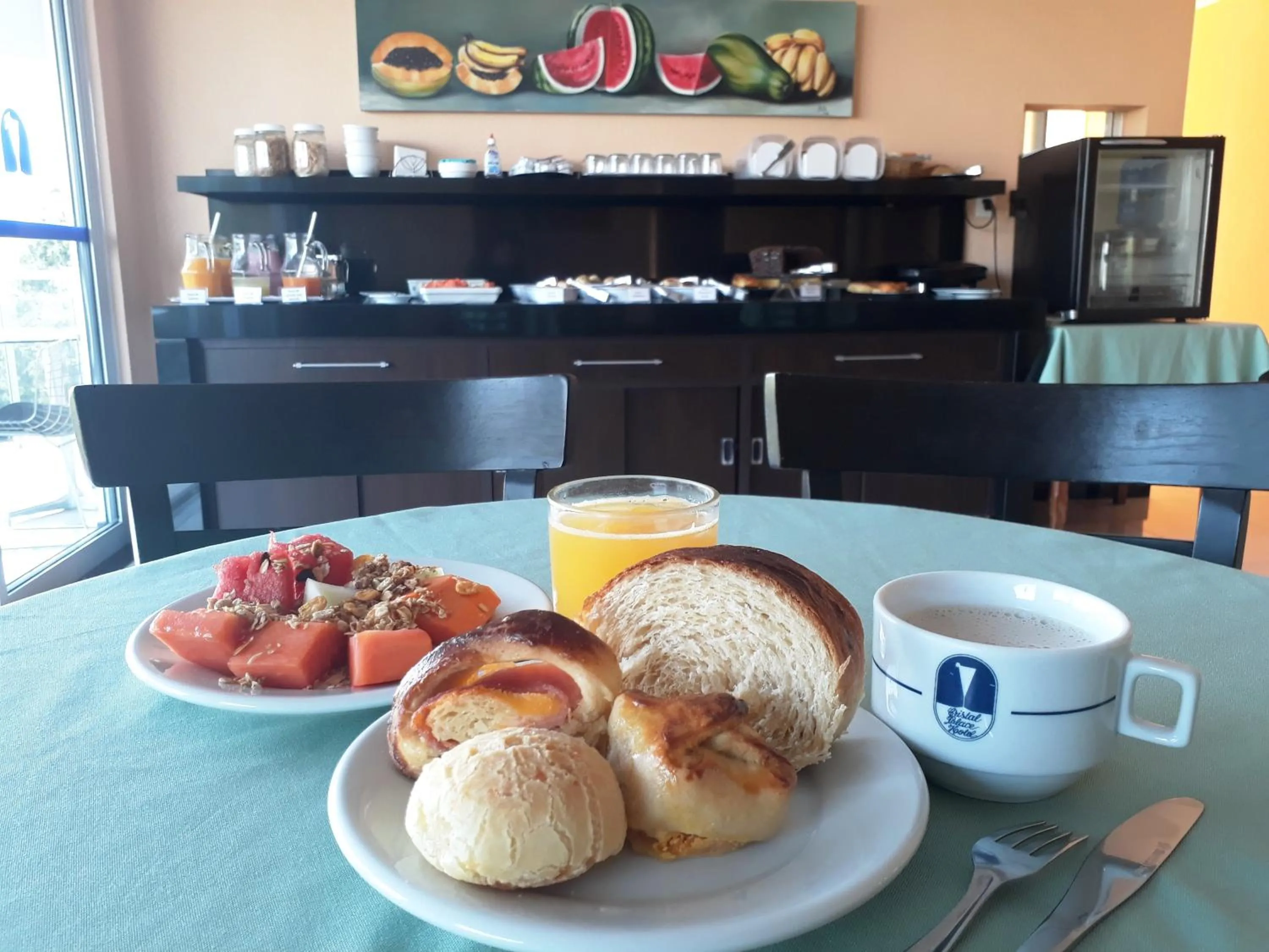 Continental breakfast in Cristal Palace Inn