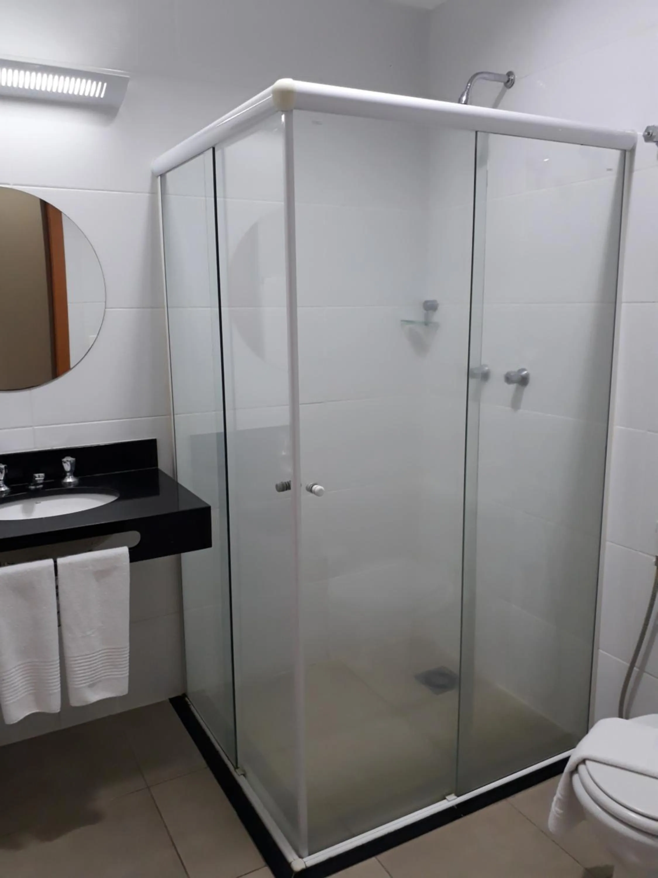 Bathroom in Cristal Palace Inn