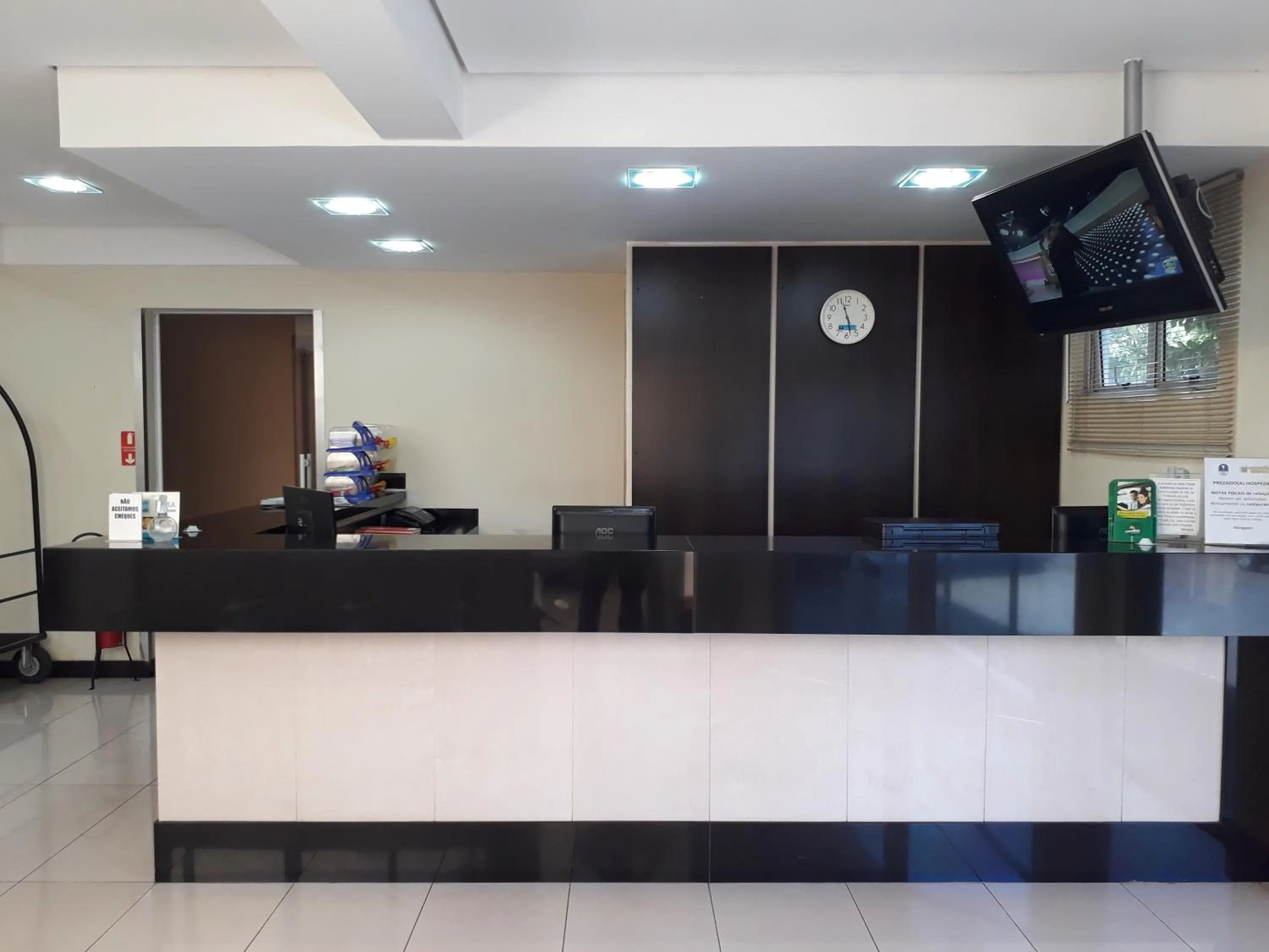 Lobby or reception in Cristal Palace Inn