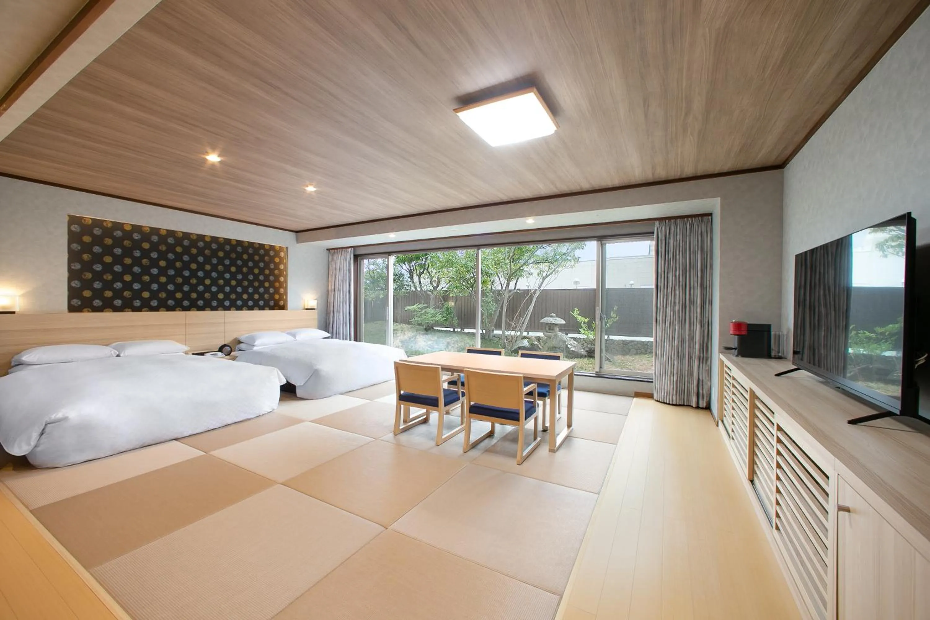 Photo of the whole room, Bed in Hotel New Nagasaki