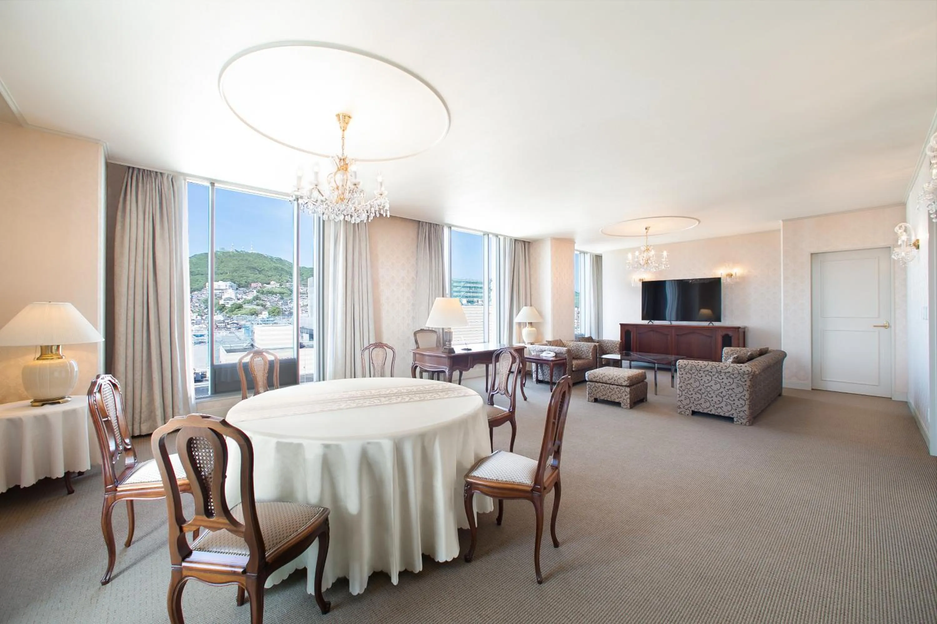 Living room in Hotel New Nagasaki