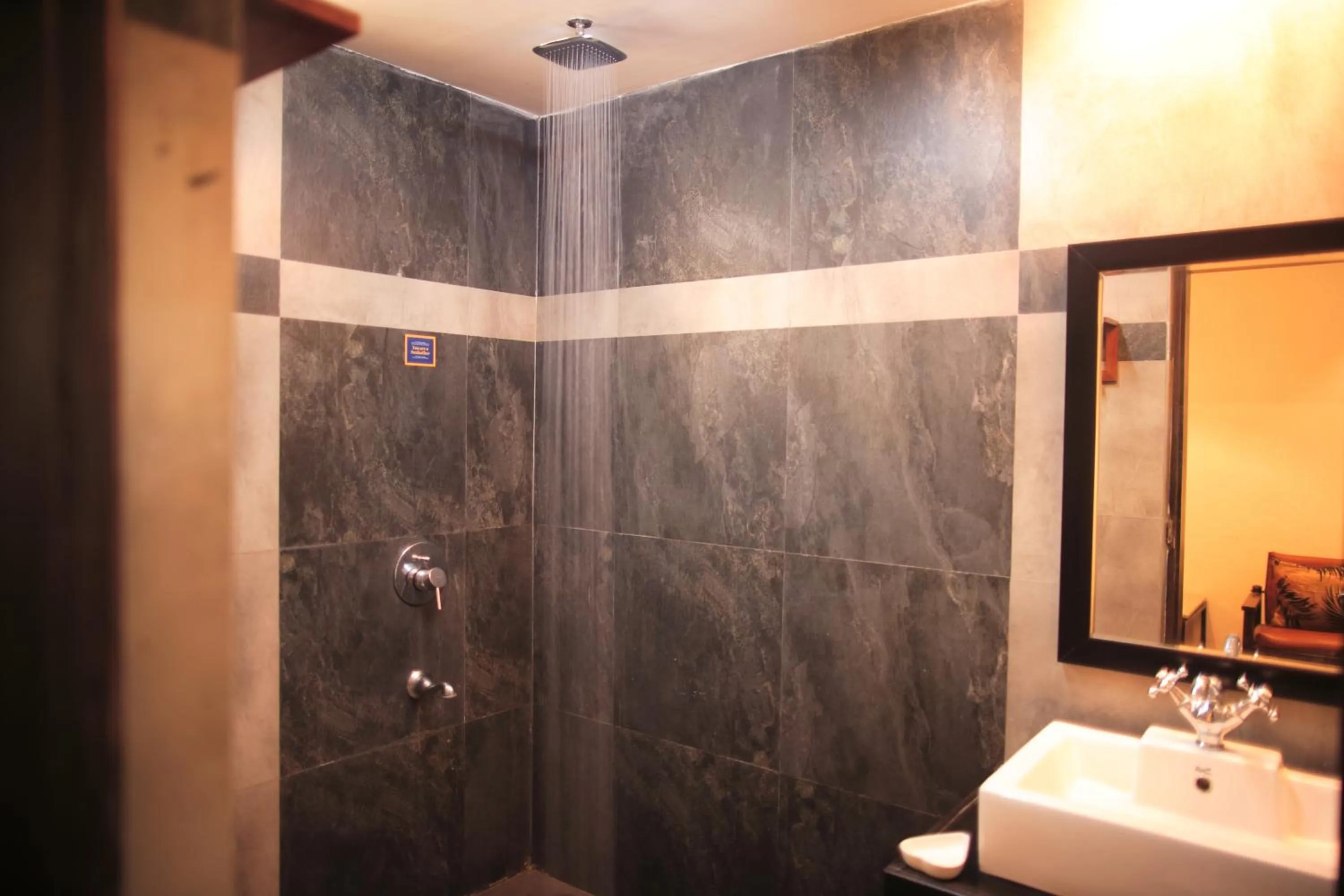 Bathroom in Hotel Villa Highnest - Oragadam -Sriperumbudur