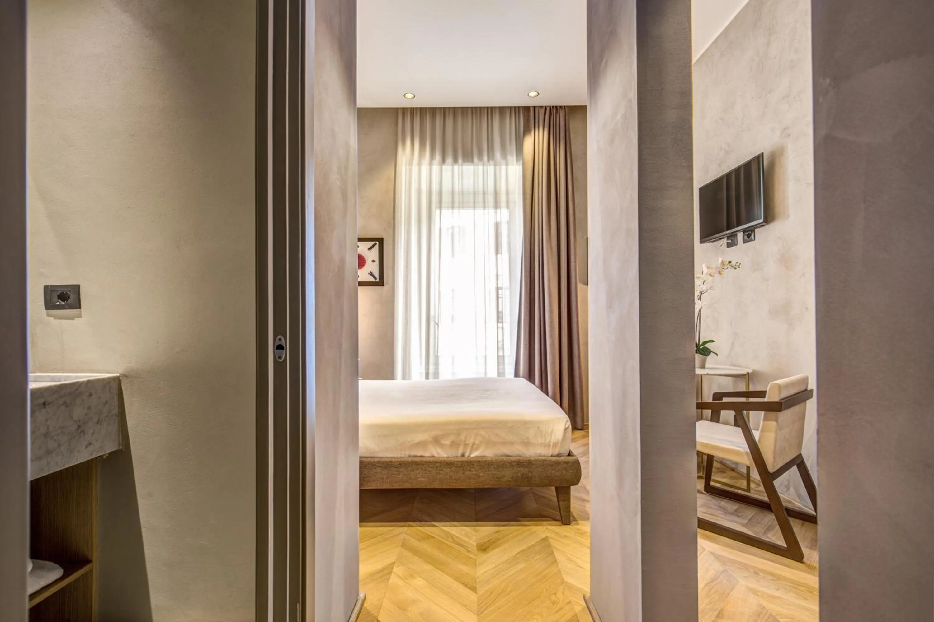 Photo of the whole room, Bed in G55 Design Hotel