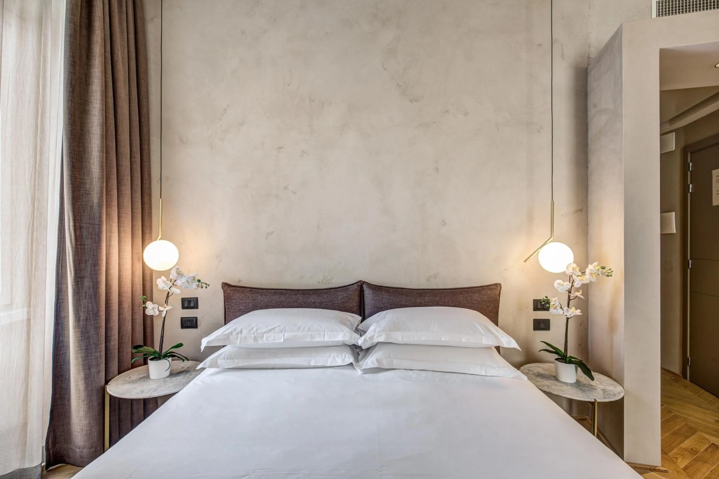 Photo of the whole room, Bed in G55 Design Hotel