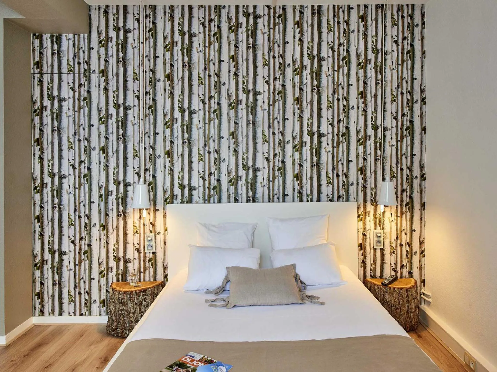 Photo of the whole room, Bed in L'aparthoteL LhL