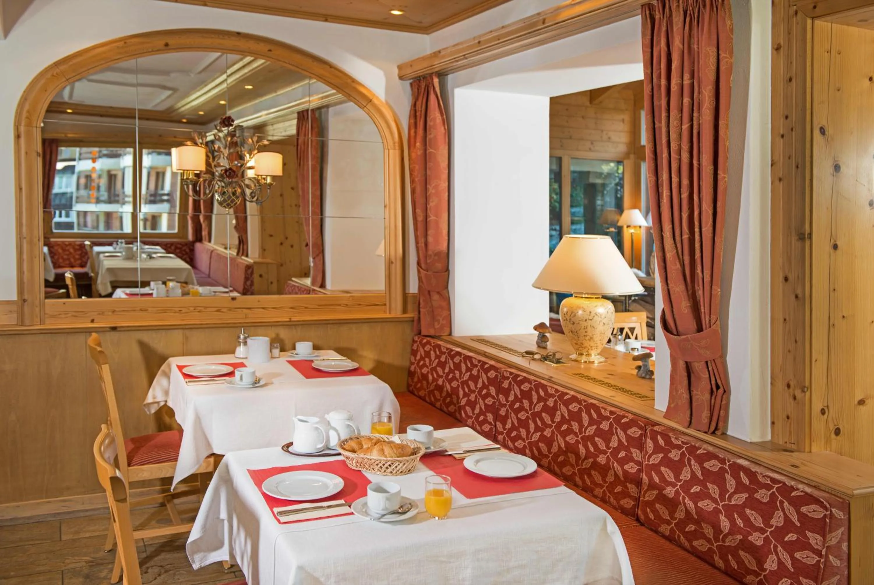 Restaurant/Places to Eat in Hotel Dufour Chalet - Adults only