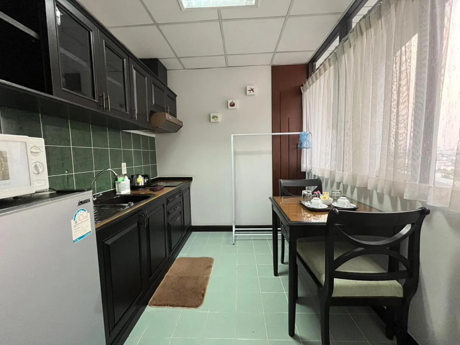 Kitchen or kitchenette in Yellow Ribbon Hills Boutique Suites