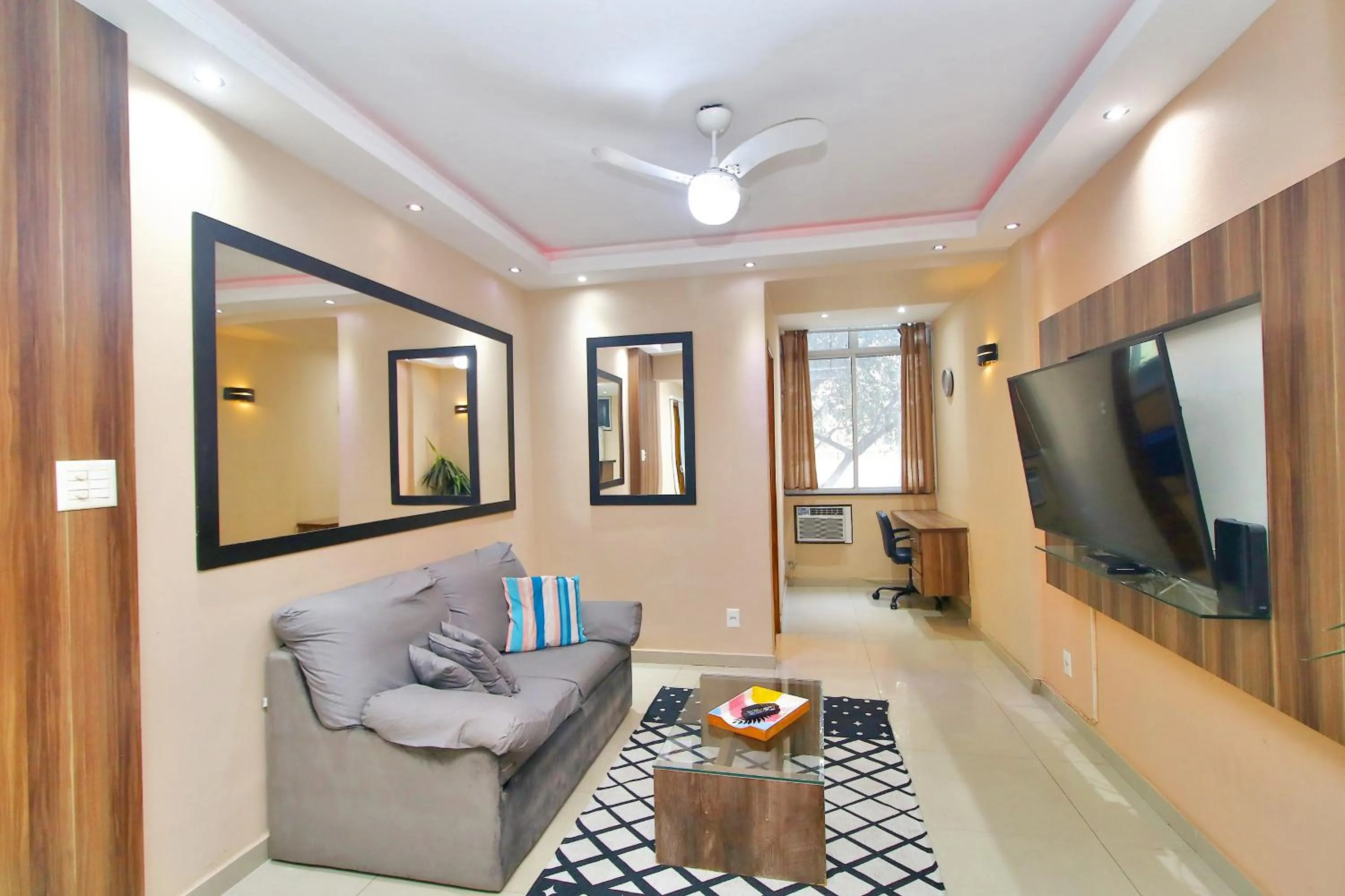 TV and multimedia in Rio Spot Homes Copacabana D038