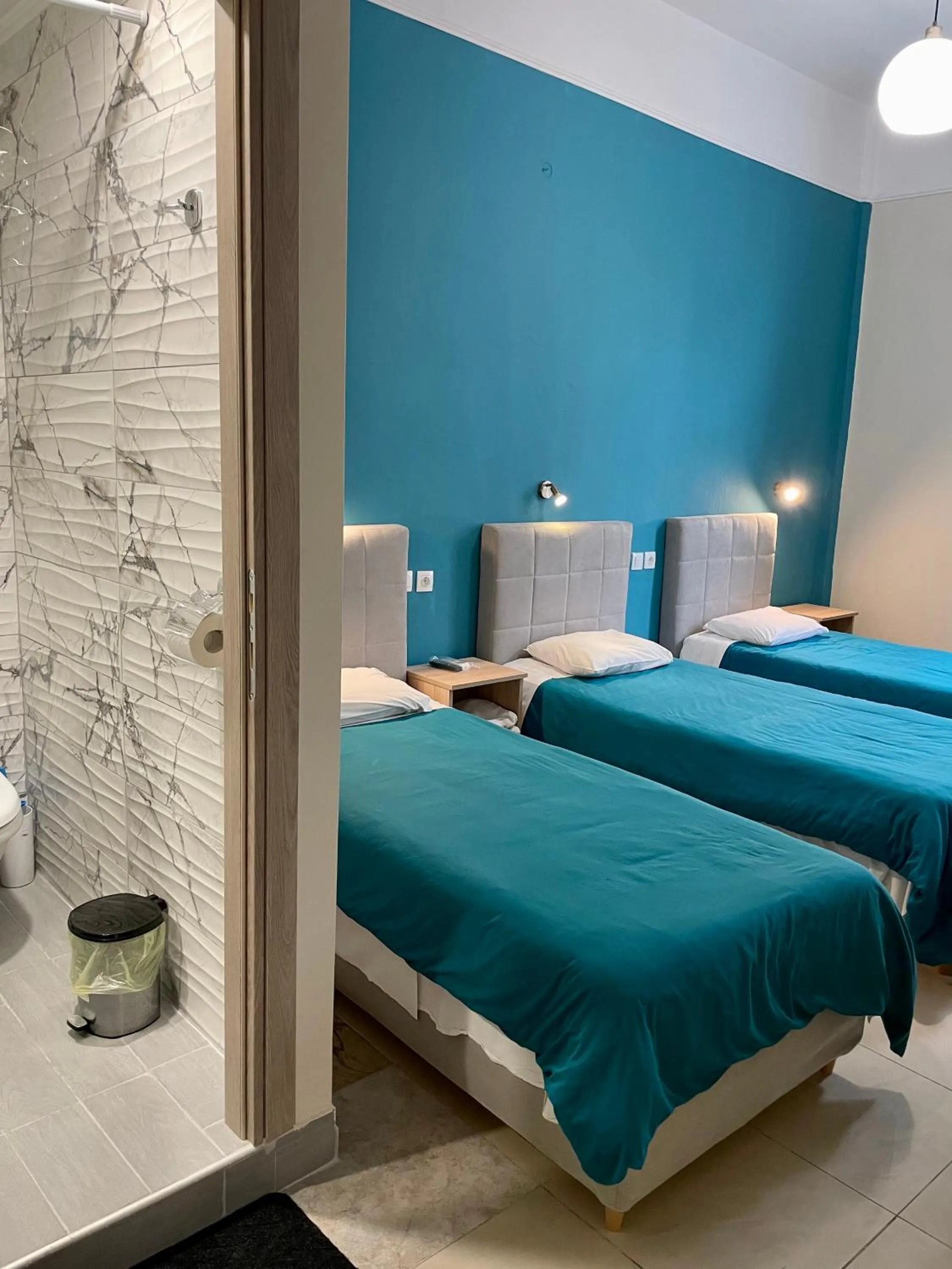 Bathroom, Bed in Hotel Kastoria