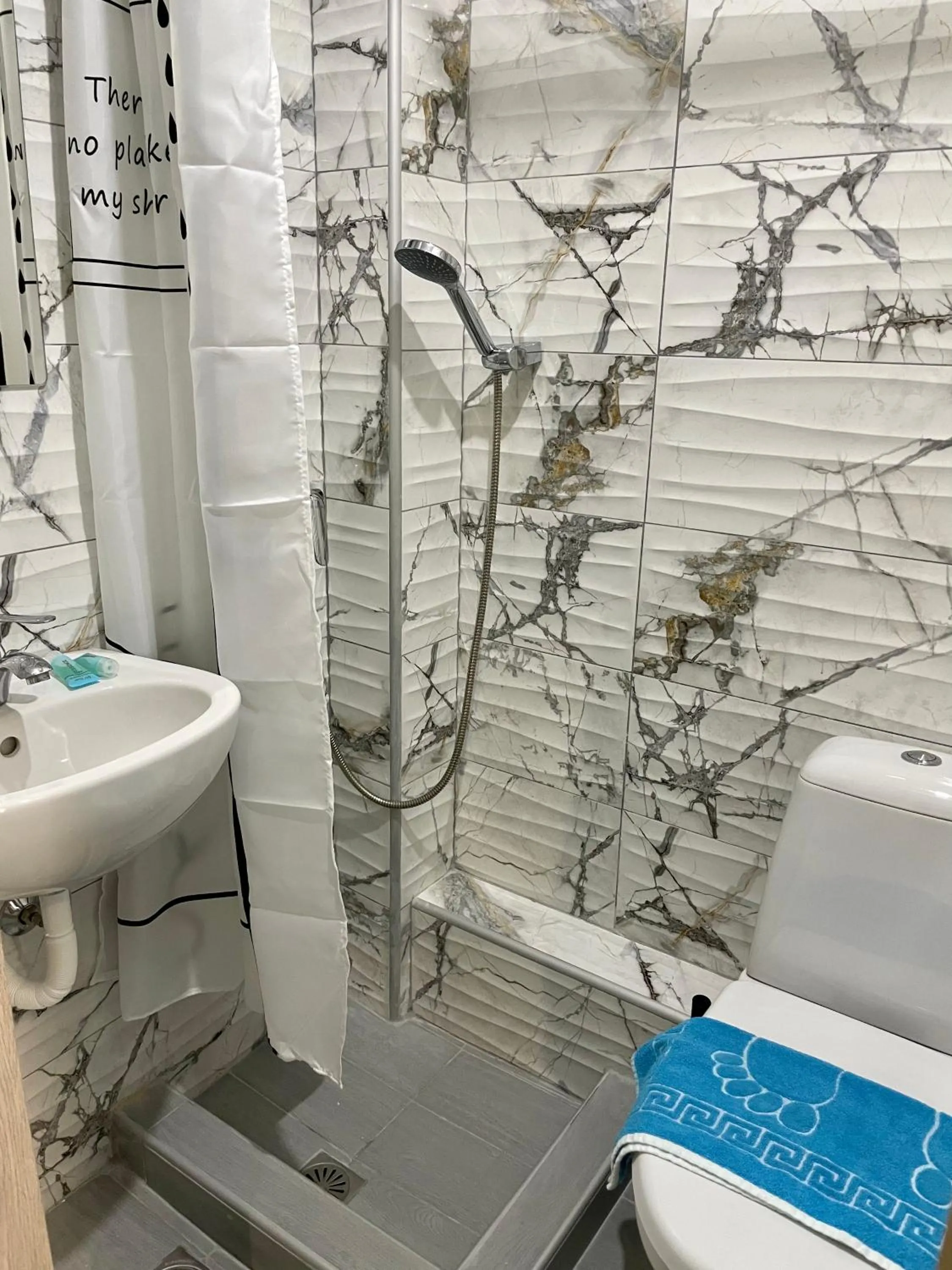 Shower in Hotel Kastoria