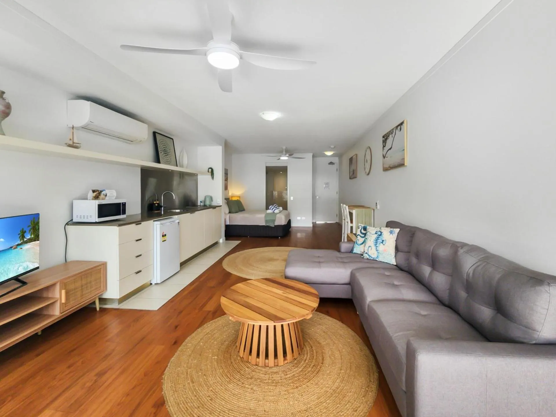 Blue on Blue Superior Studio Room 1221