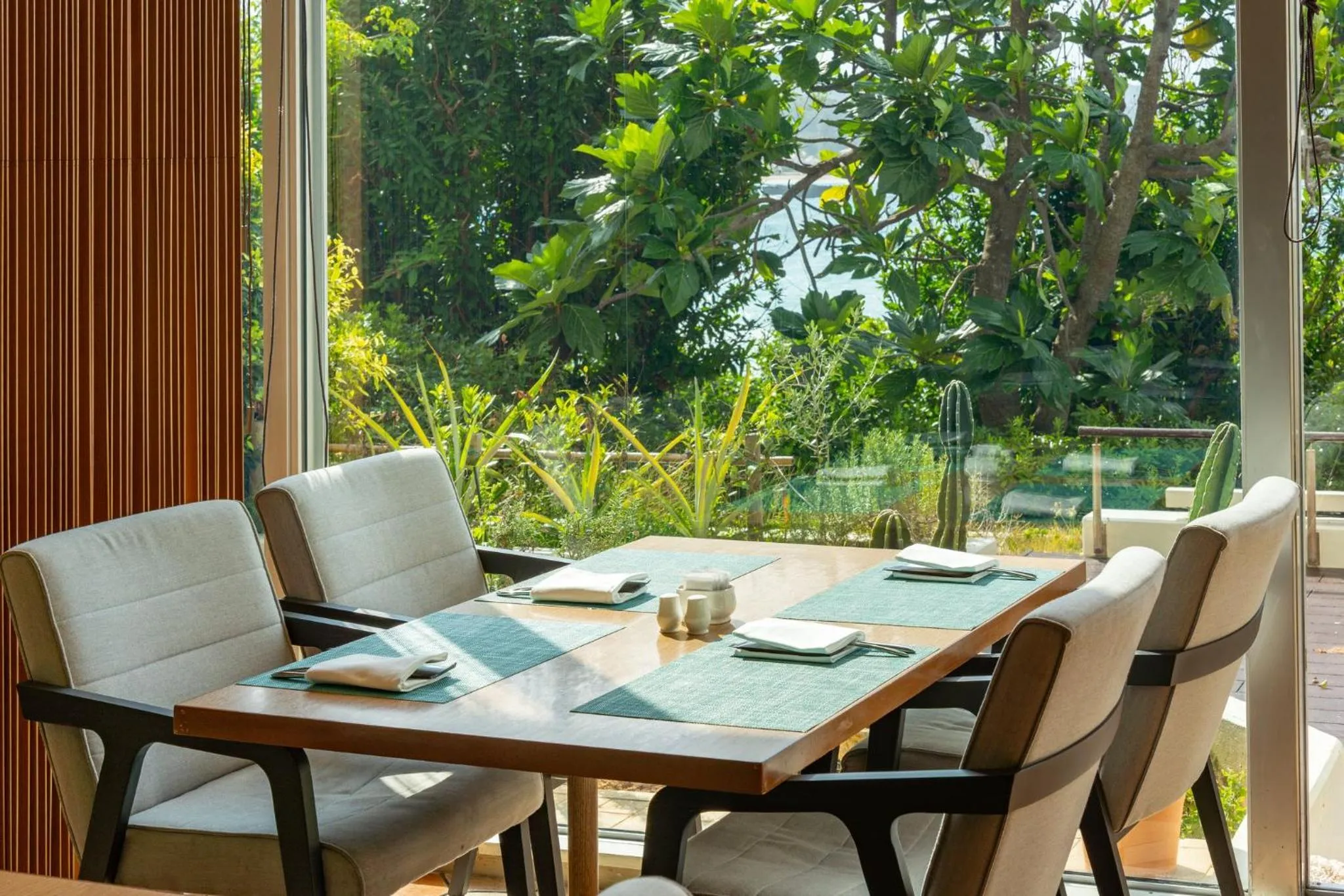 Restaurant/places to eat in ANA InterContinental Manza Beach Resort by IHG