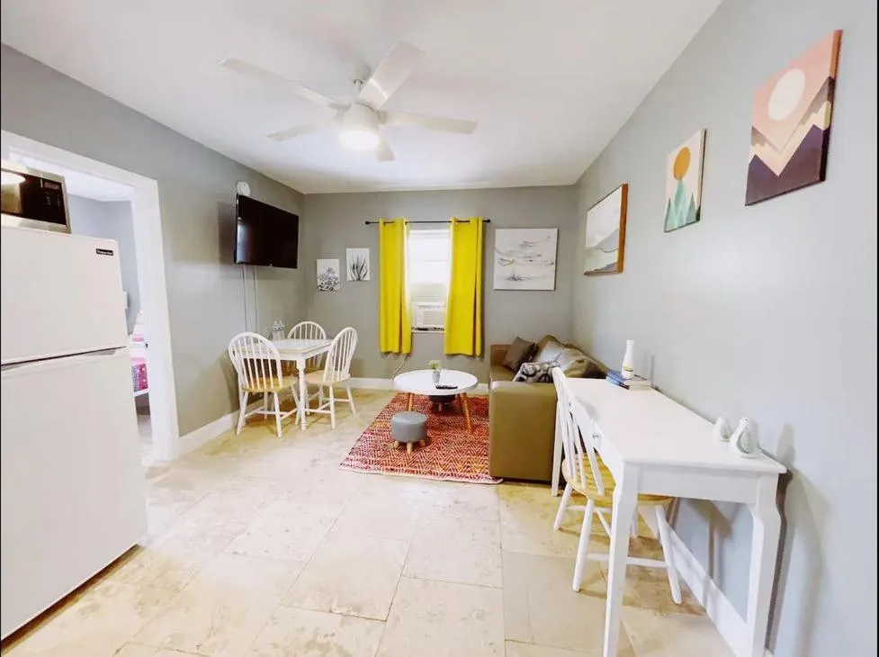 Dining area in Sea Steps By Lowkl