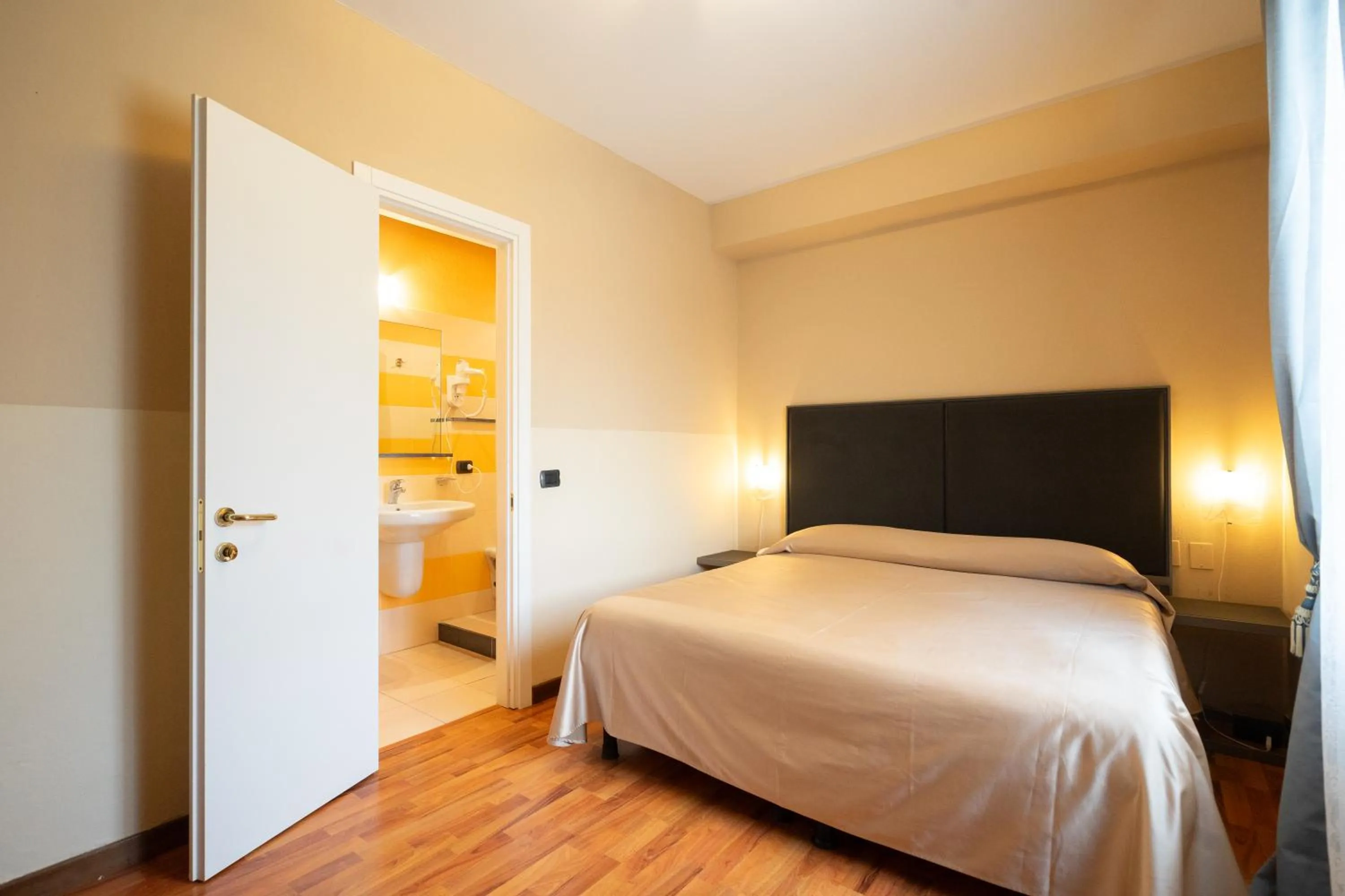 Bedroom, Bed in Hotel Bernardino