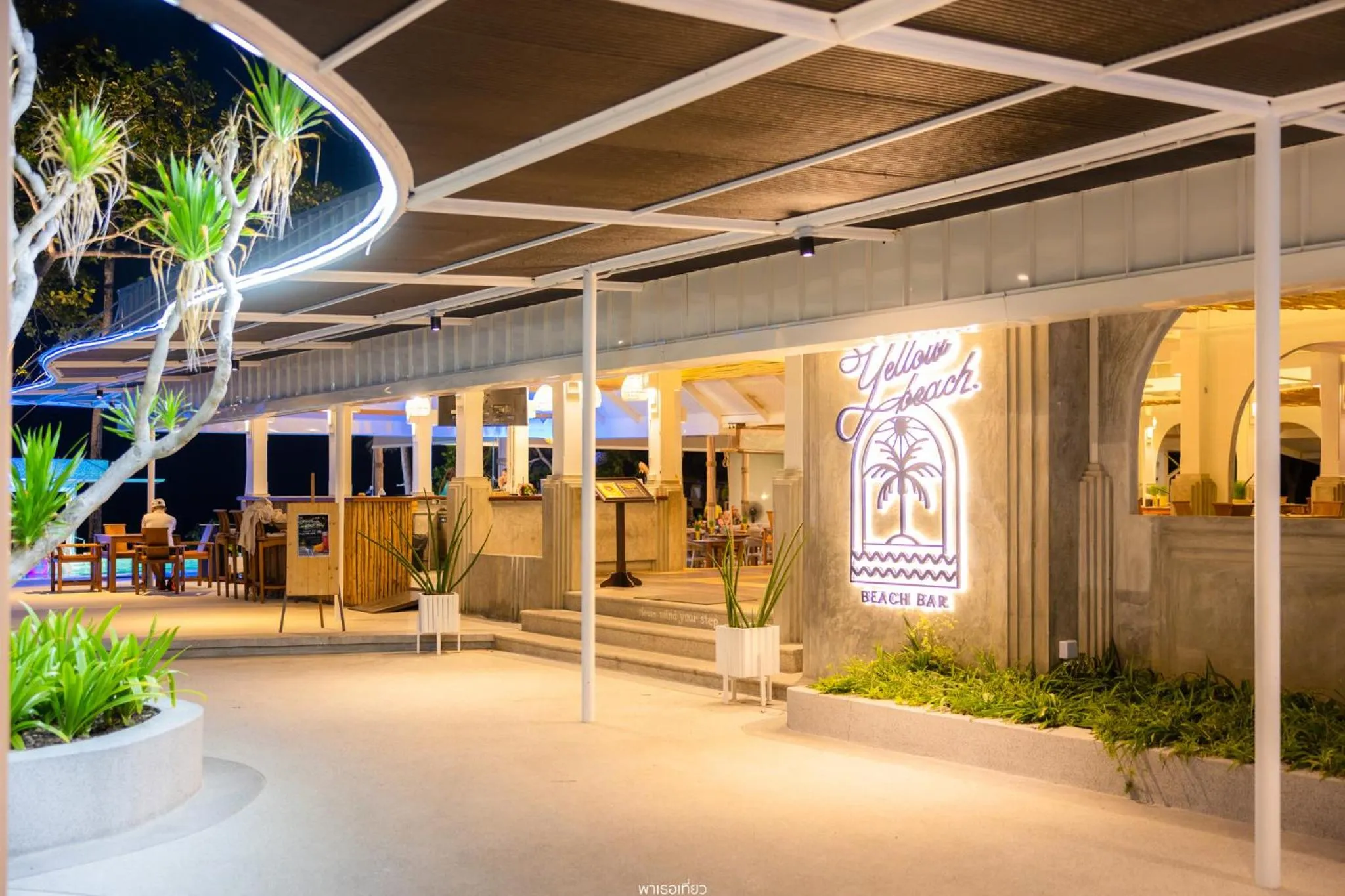 Restaurant/places to eat in The Fair House Beach Resort & Hotel