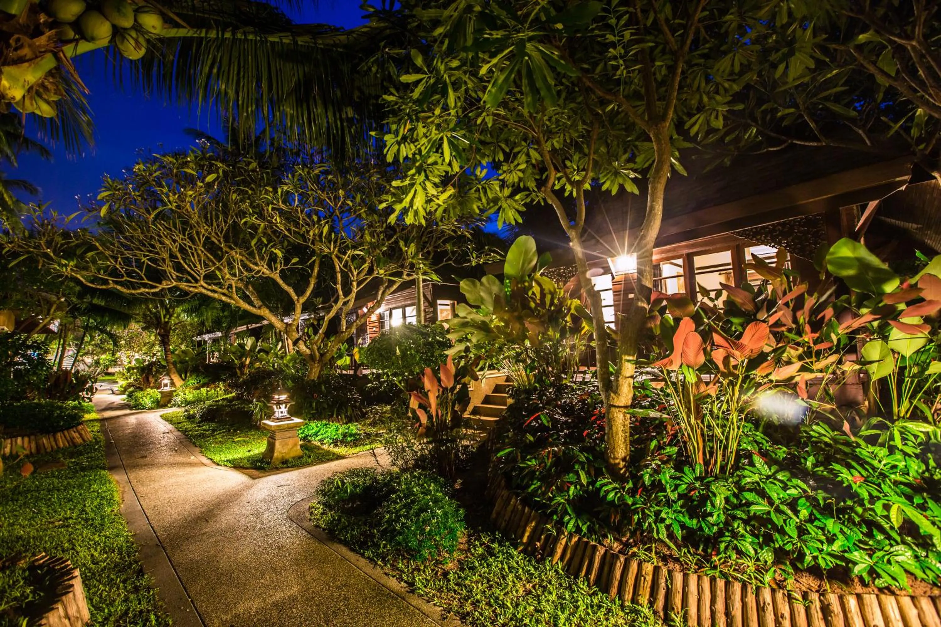 Garden in The Fair House Beach Resort & Hotel