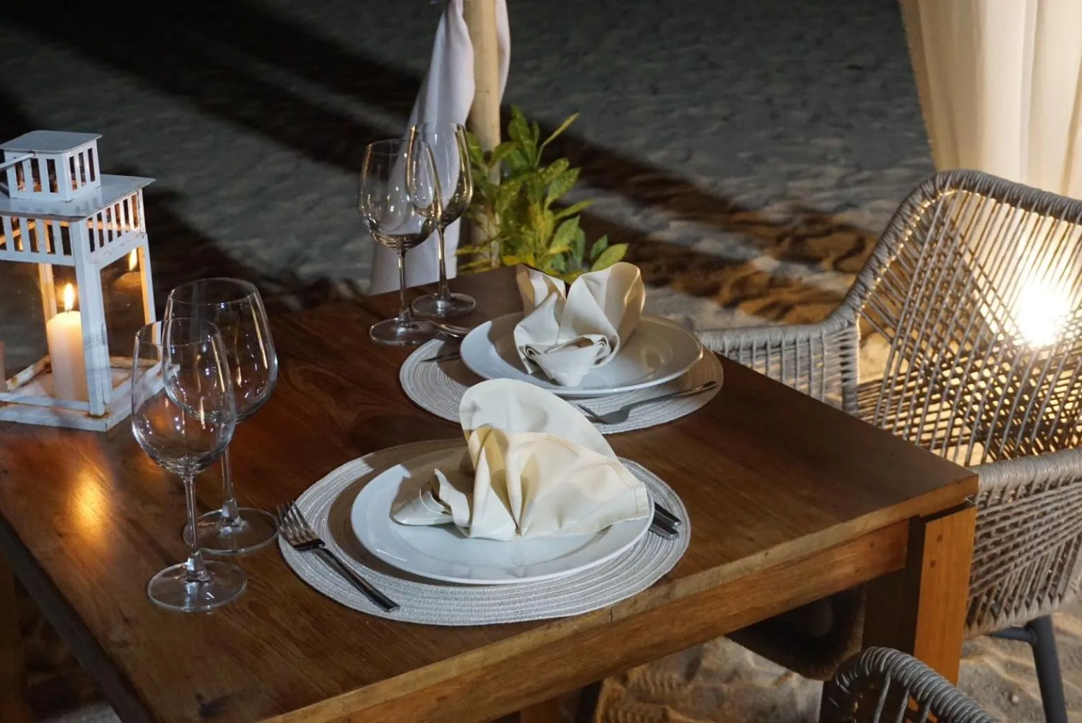 Restaurant/places to eat in The Fair House Beach Resort & Hotel