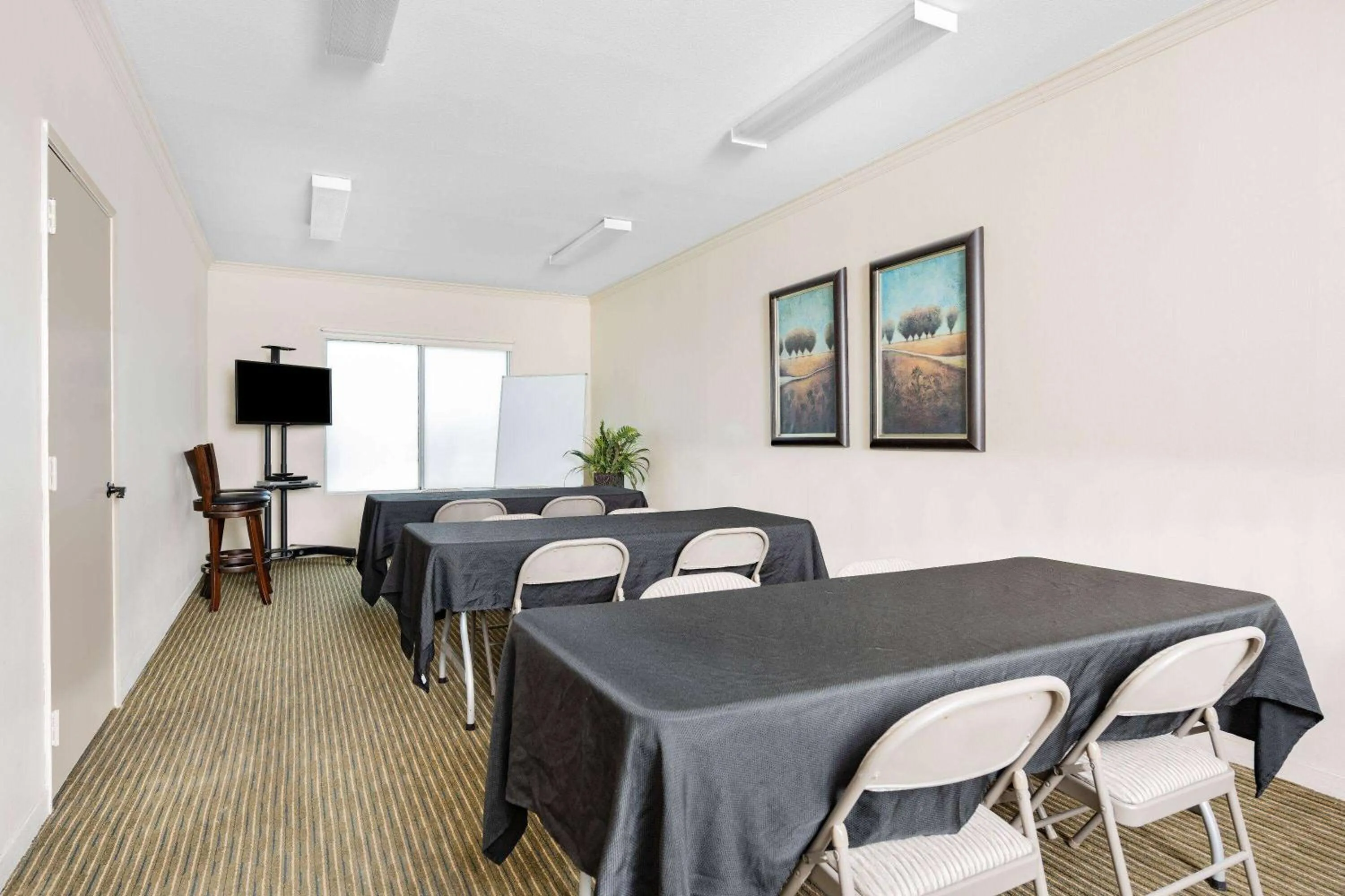 Meeting/conference room in Ramada by Wyndham Bakersfield