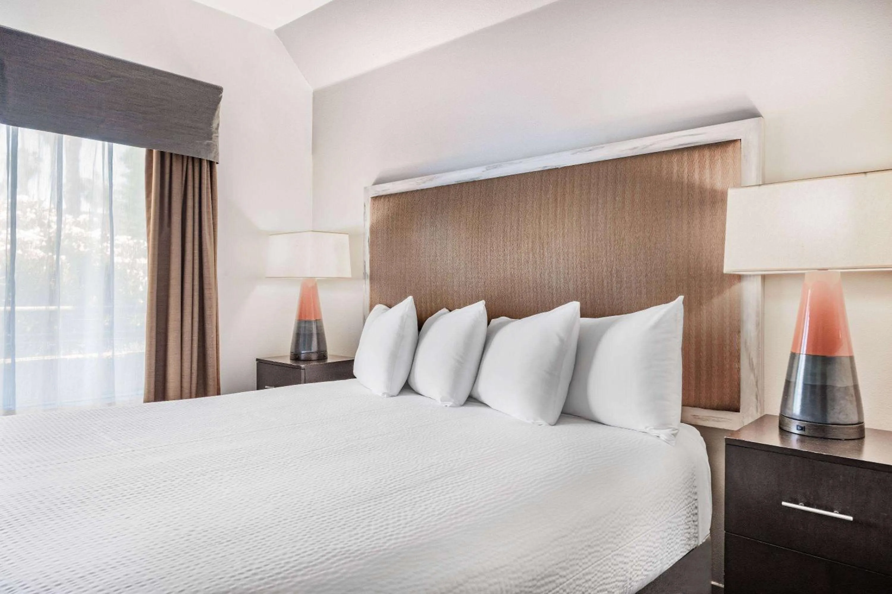 Photo of the whole room, Bed in Ramada by Wyndham Bakersfield