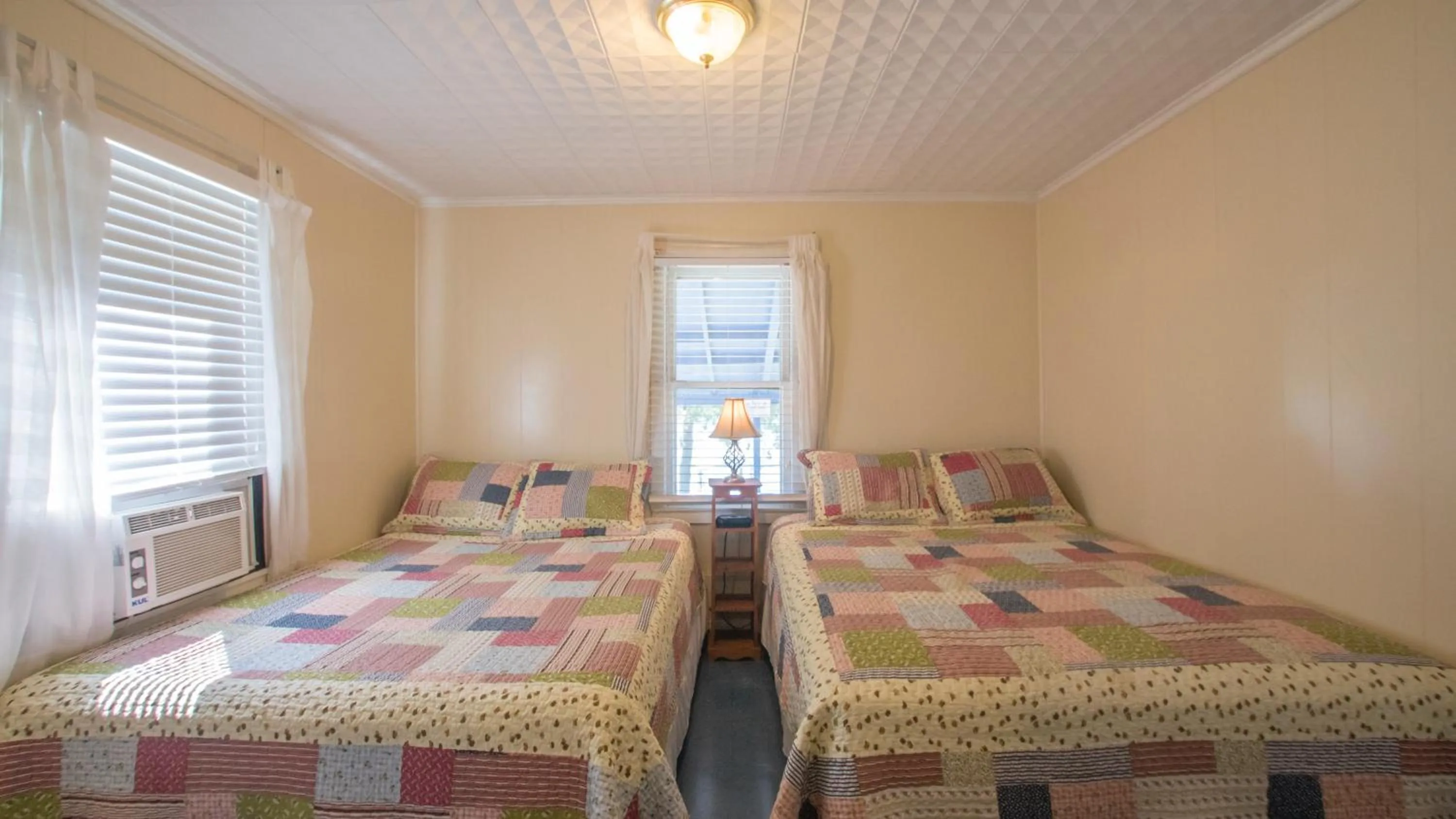 Queen Suite in Valentine Lakeside