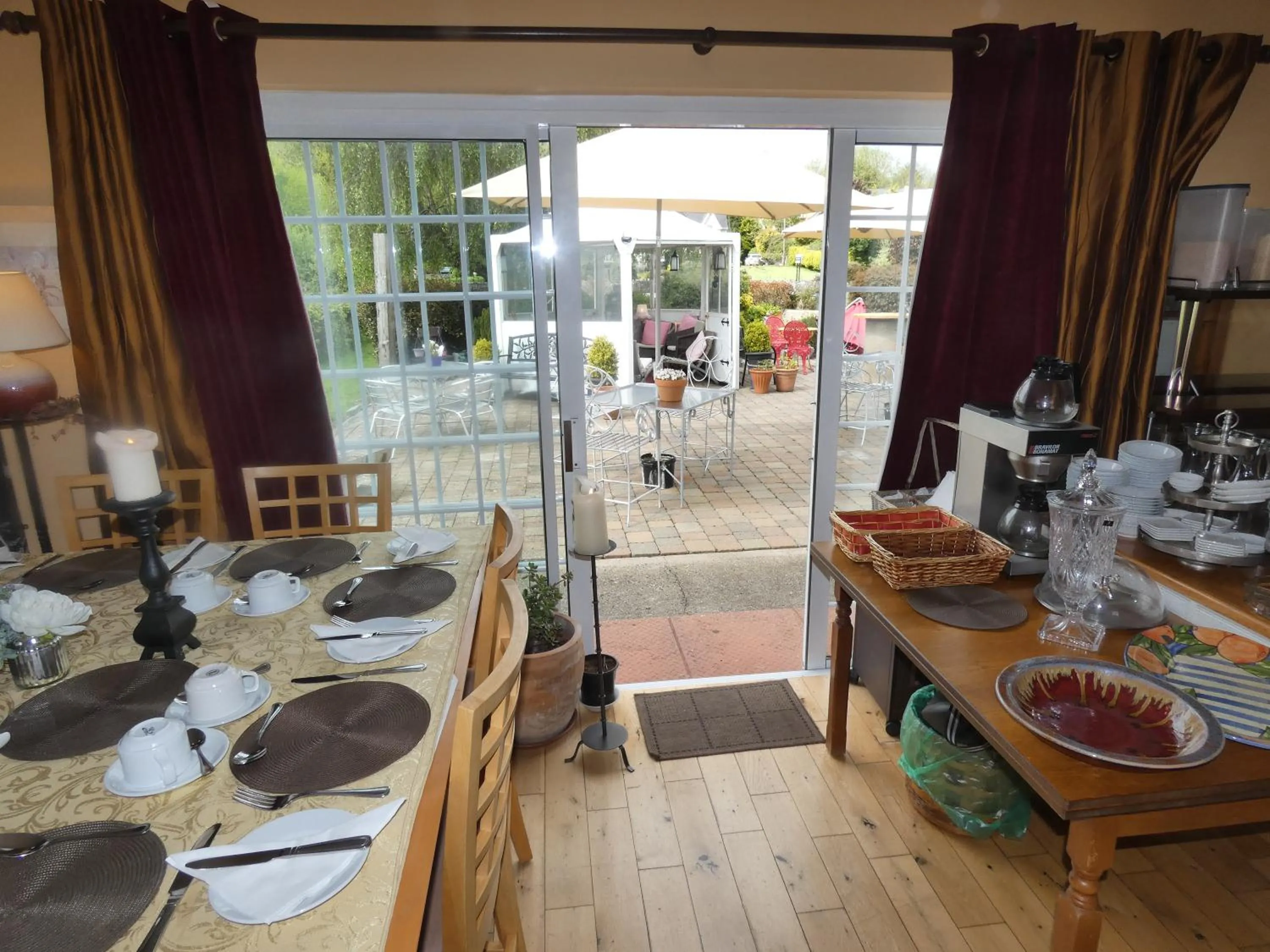 Breakfast in Bunratty Castle Mews B&B