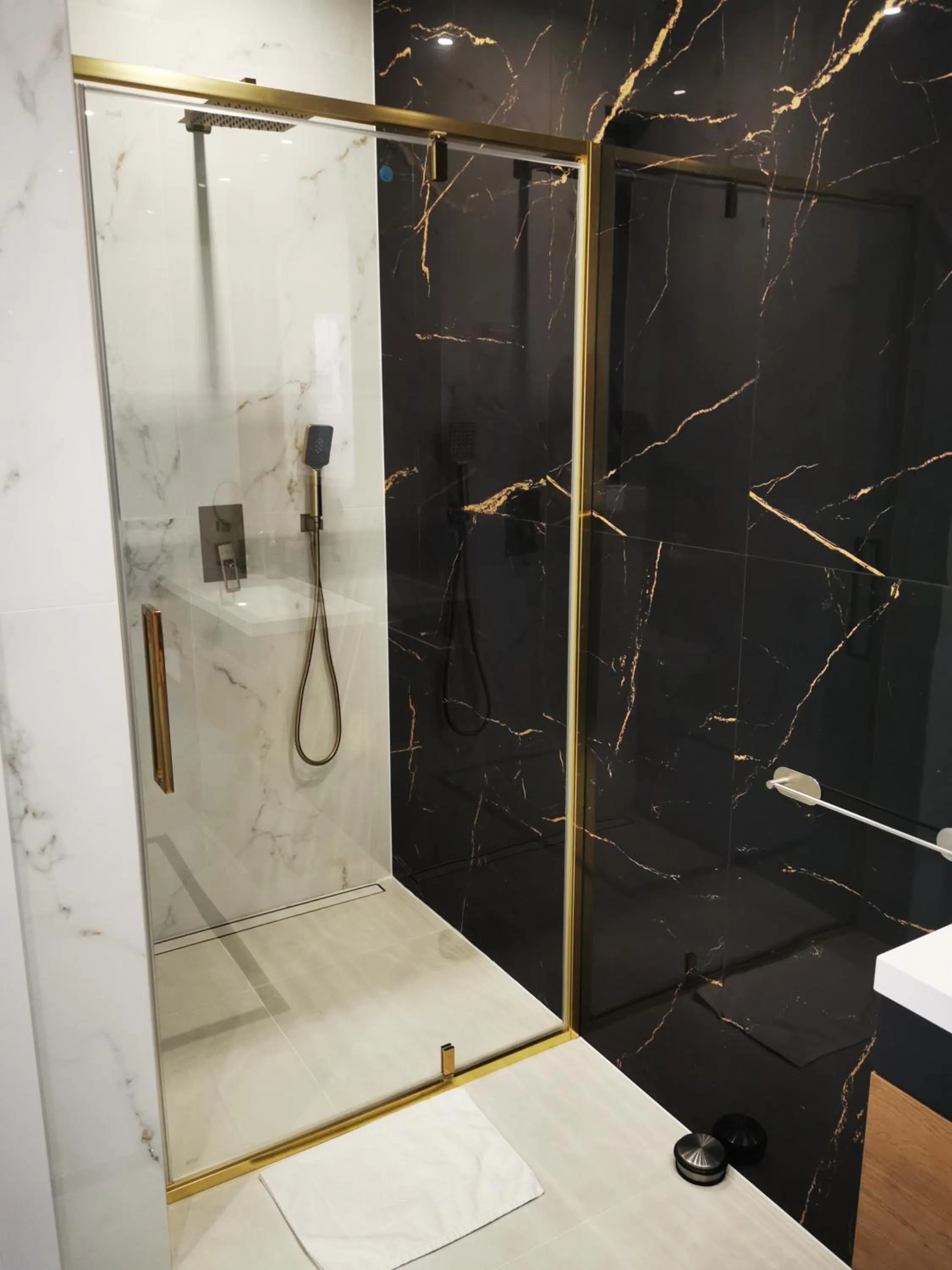 Shower in Hotel Daria