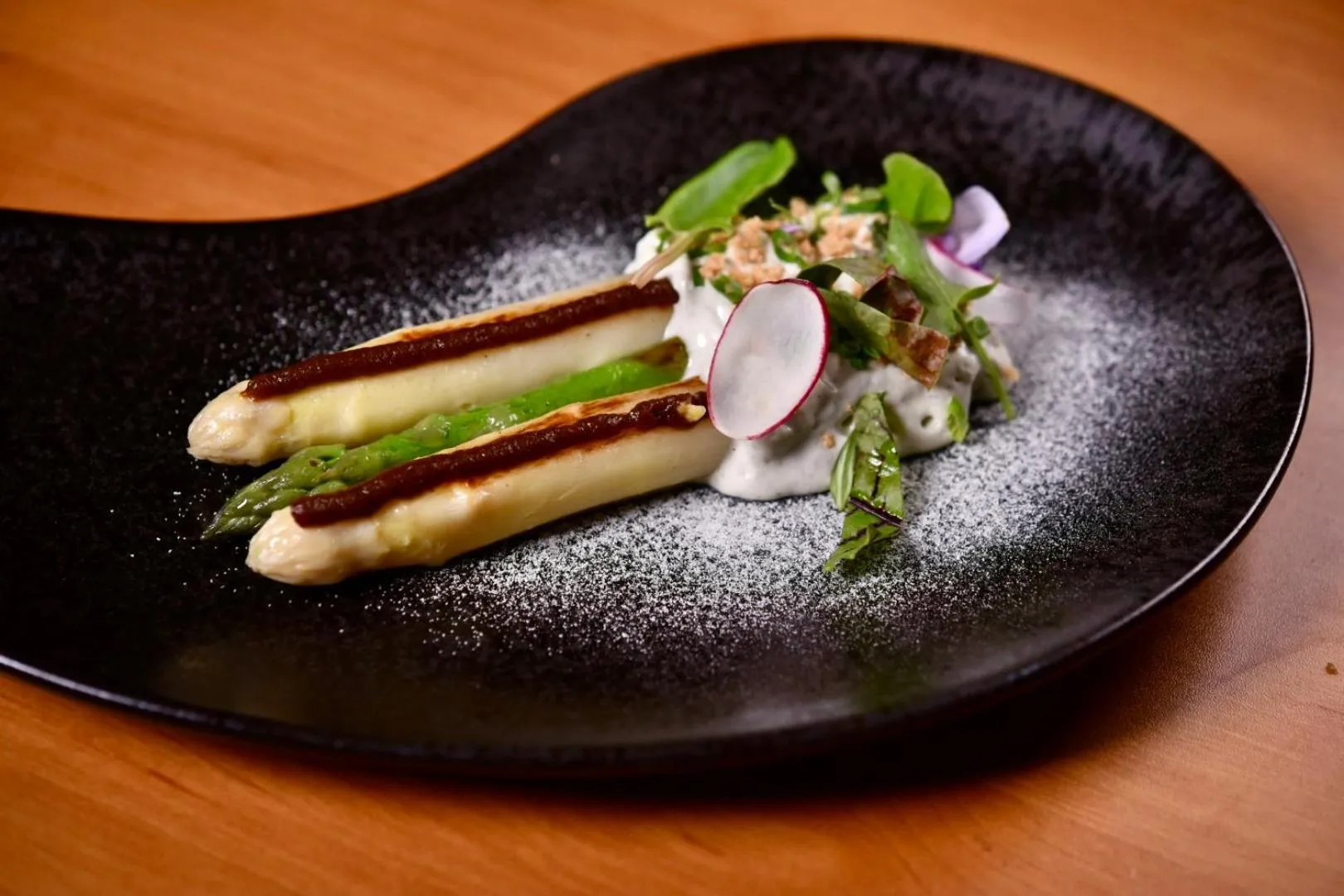 Restaurant/places to eat in Logis Restaurant & Hôtel À la 12