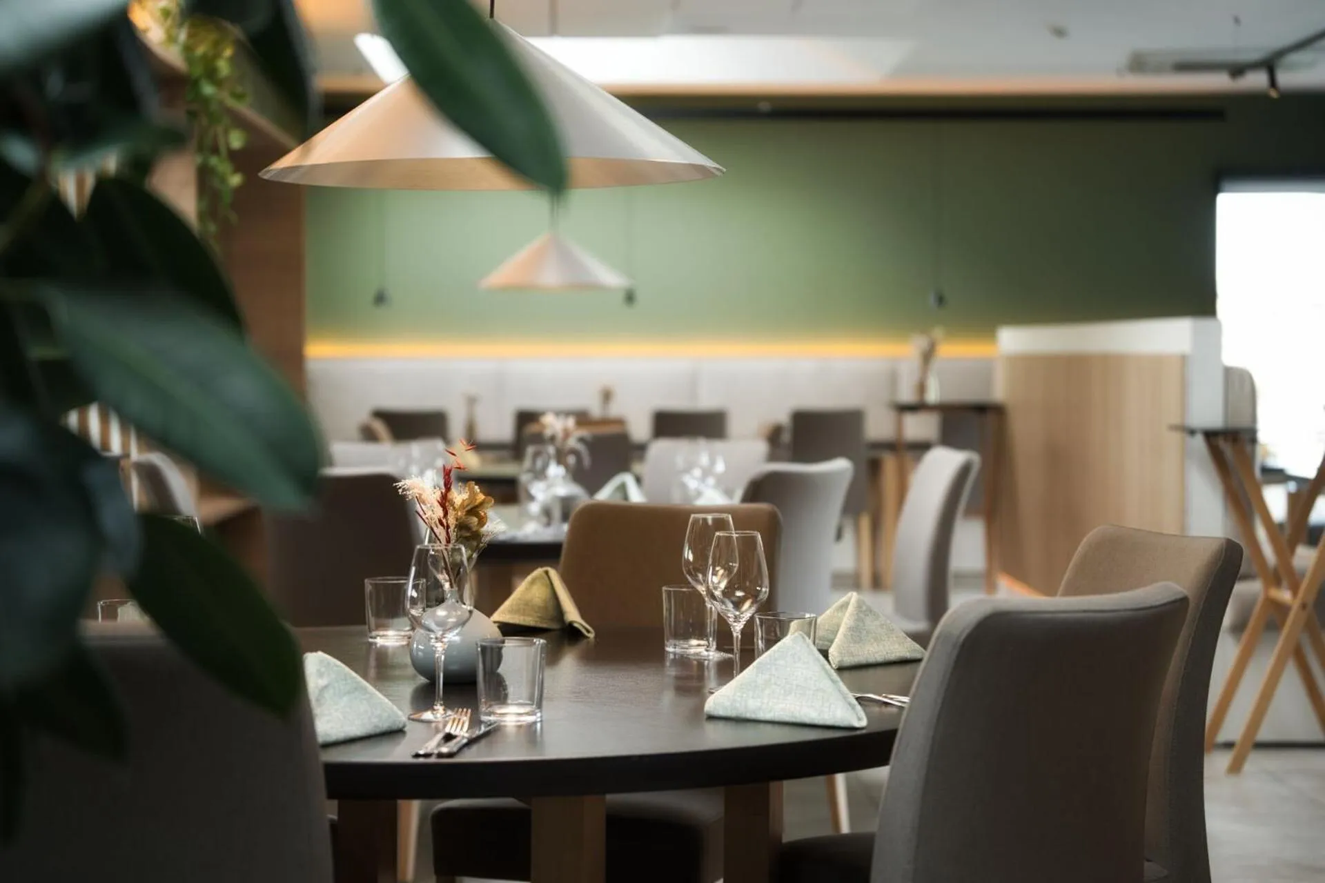 Restaurant/places to eat in Logis Restaurant & Hôtel À la 12