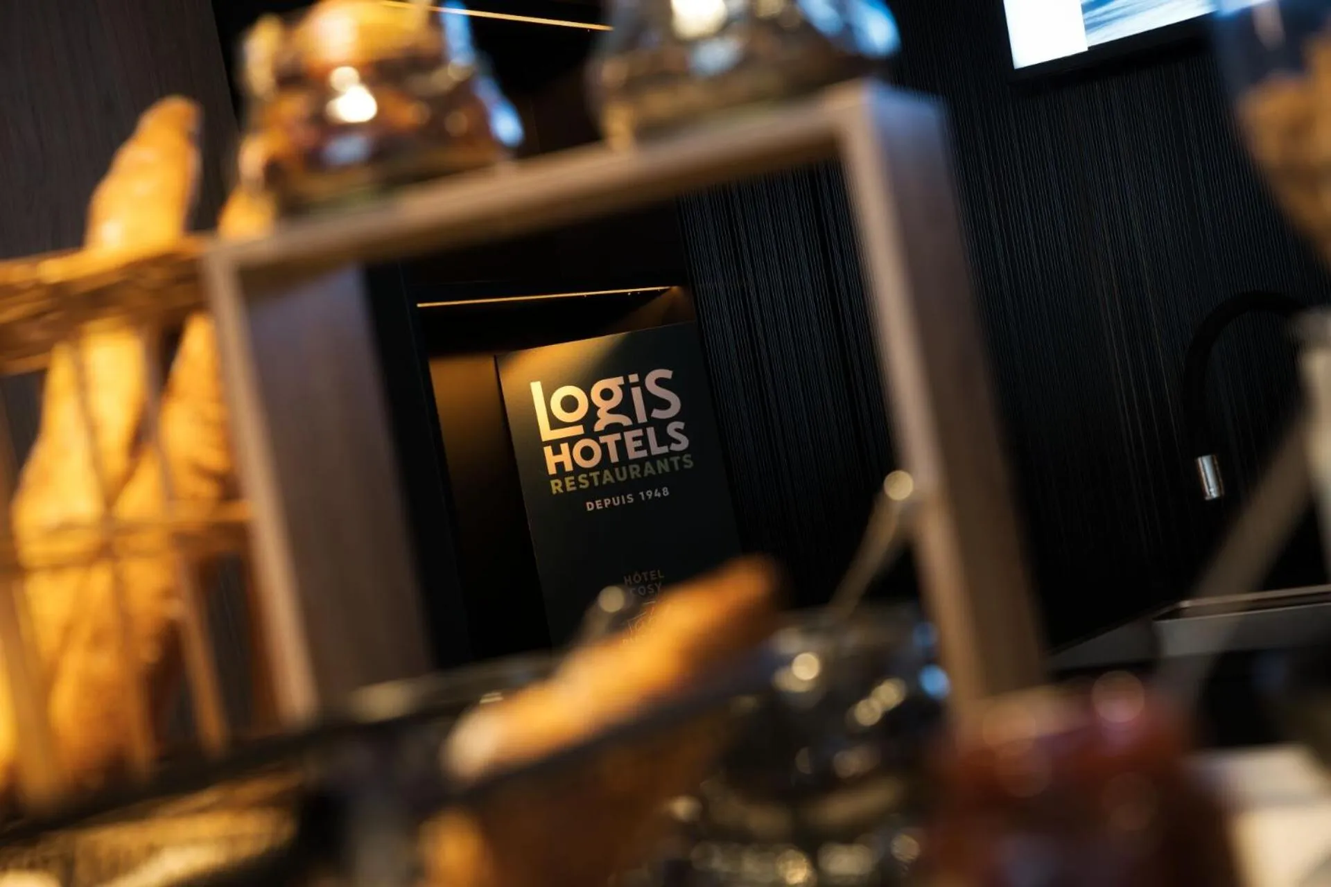 Property logo or sign in Logis Restaurant & Hôtel À la 12