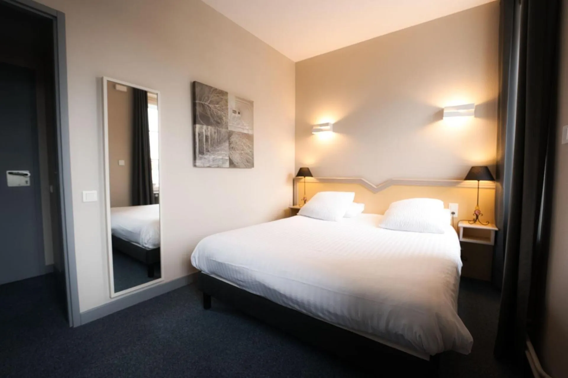 Bed in Logis Restaurant & Hôtel À la 12