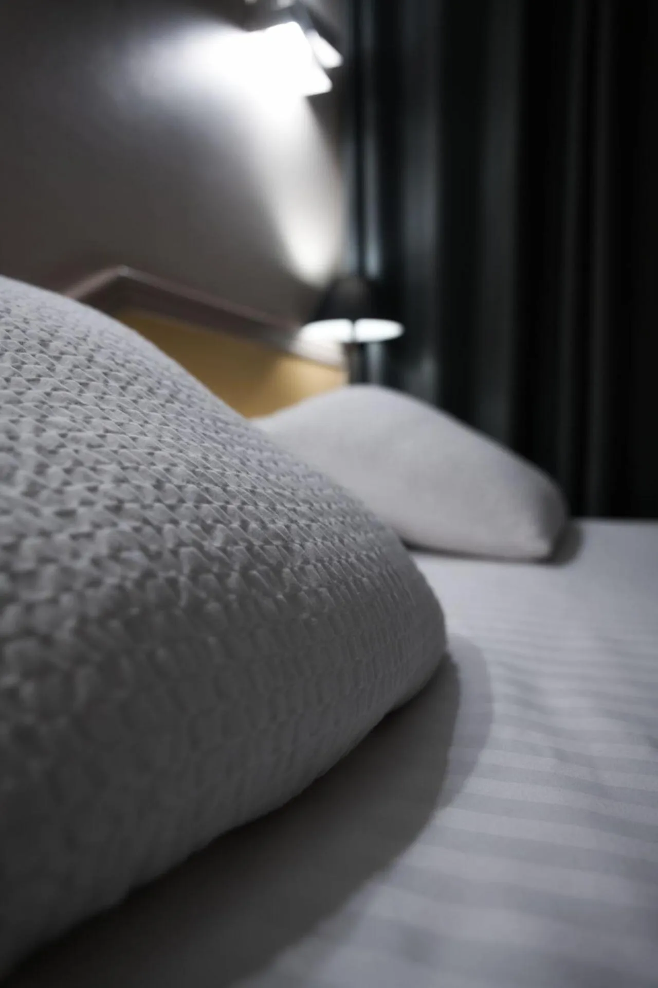 Bed in Logis Restaurant & Hôtel À la 12