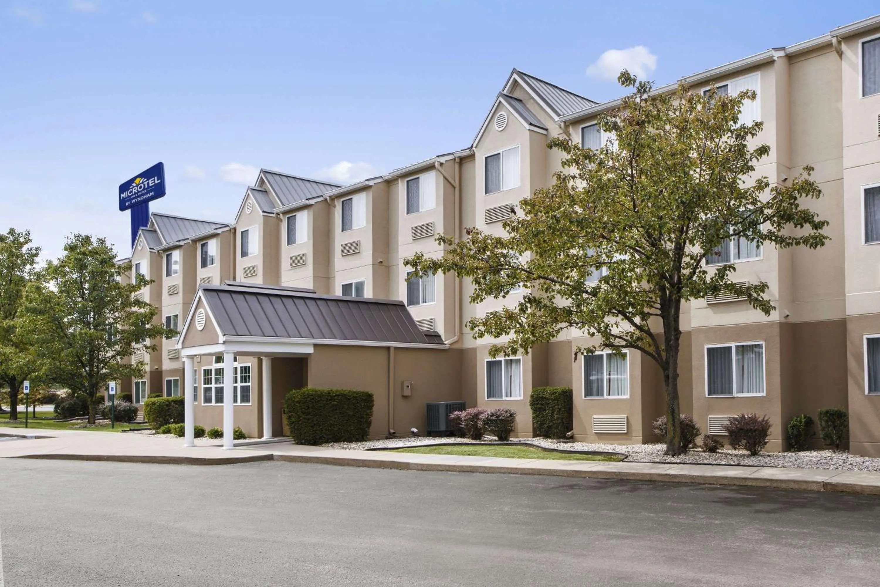 Property building in Microtel Inn By Wyndham Louisville East