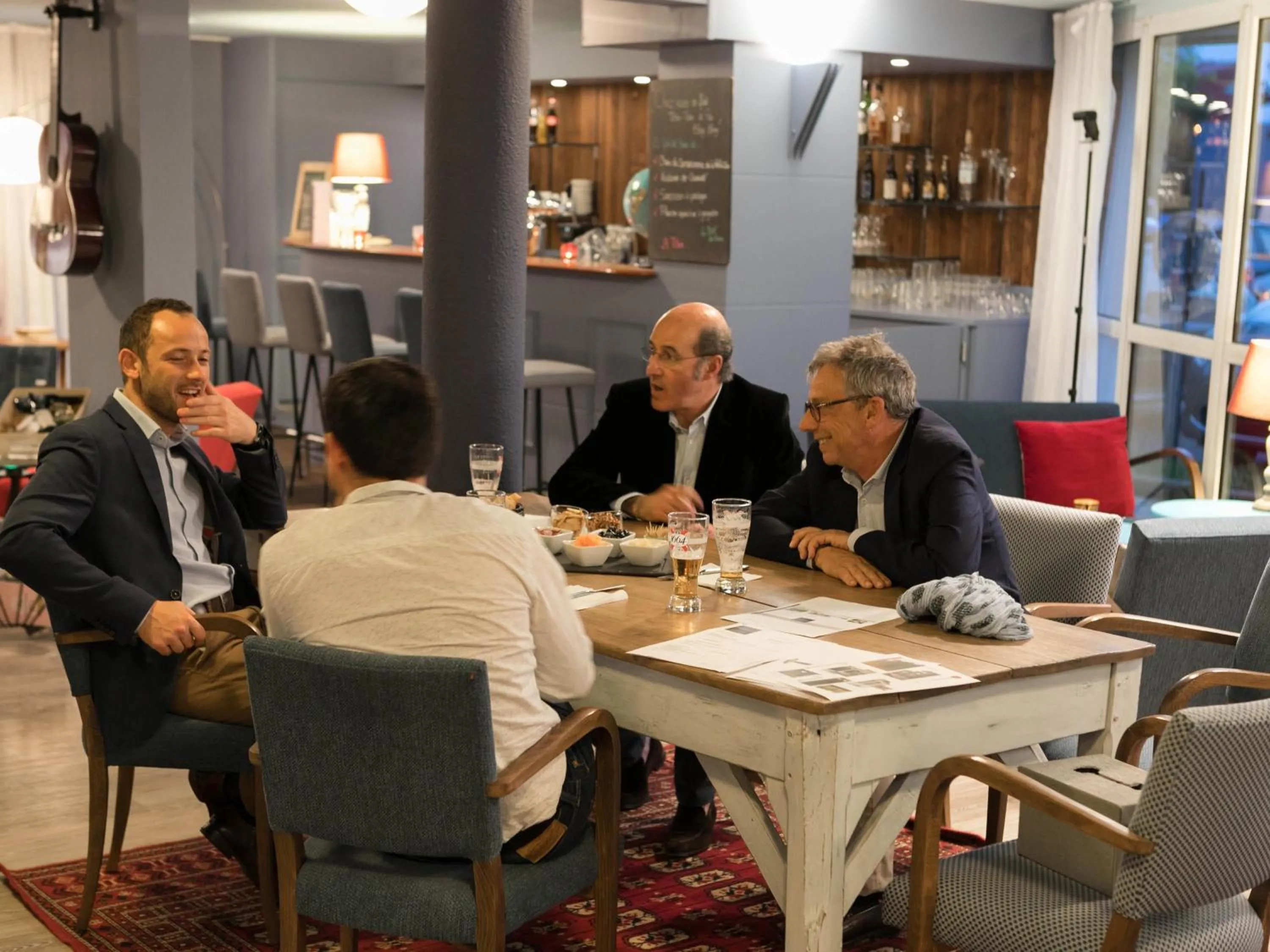 Lounge or bar in ibis Nantes Saint Herblain