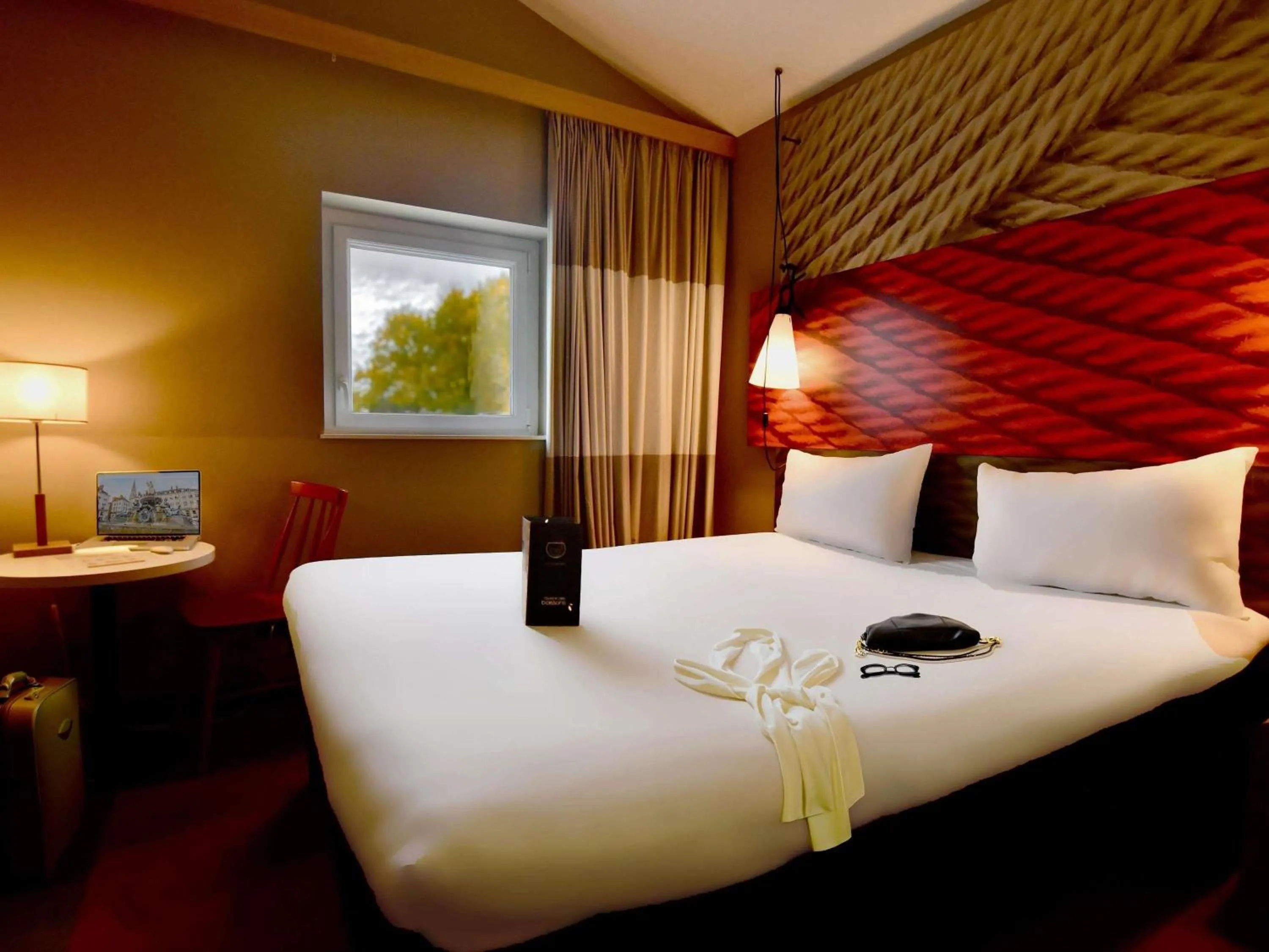 Bedroom, Bed in ibis Nantes Saint Herblain