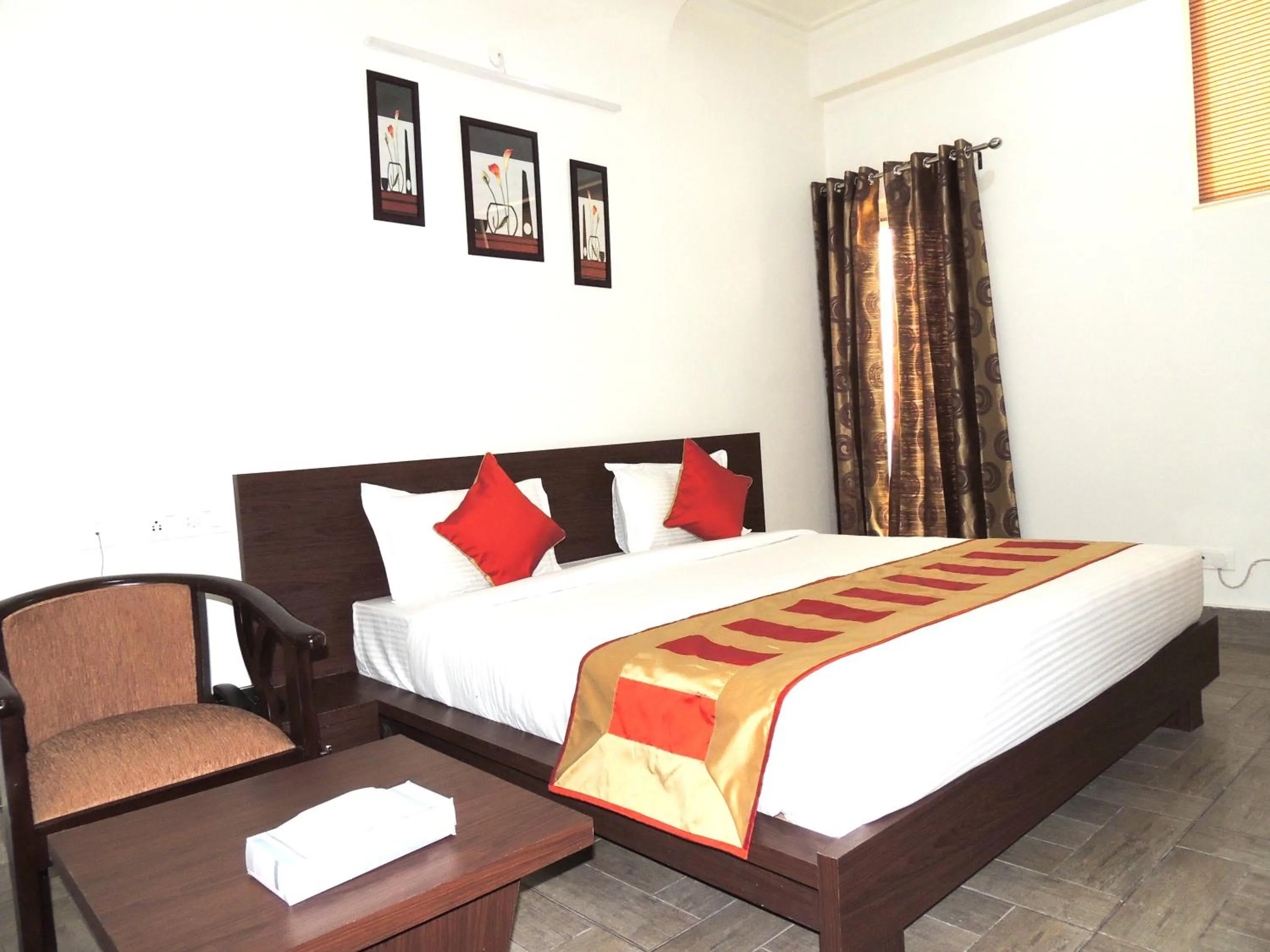 Bed in Elite Suites MINT Gomti Nagar