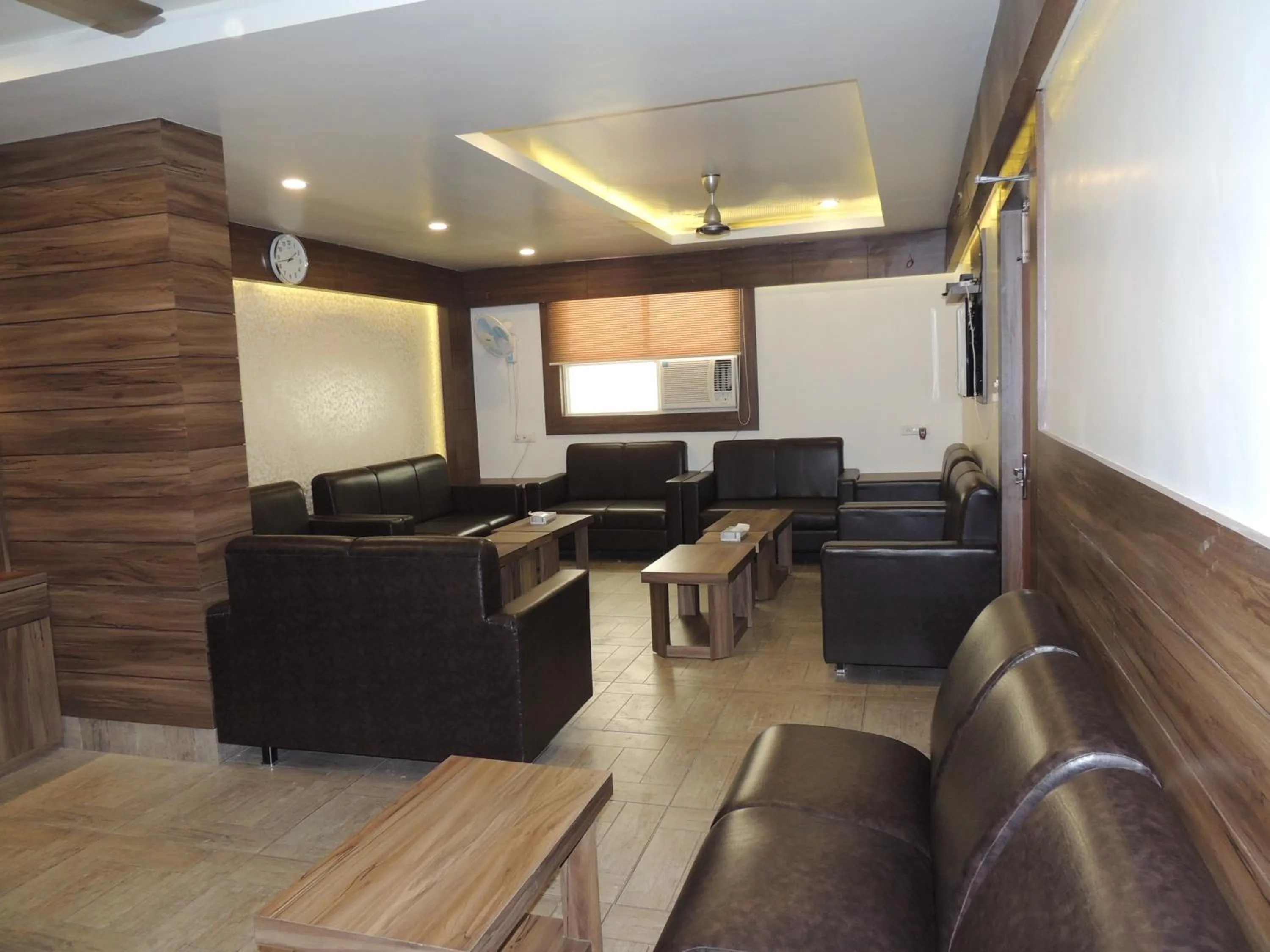 Lobby or reception in Elite Suites MINT Gomti Nagar