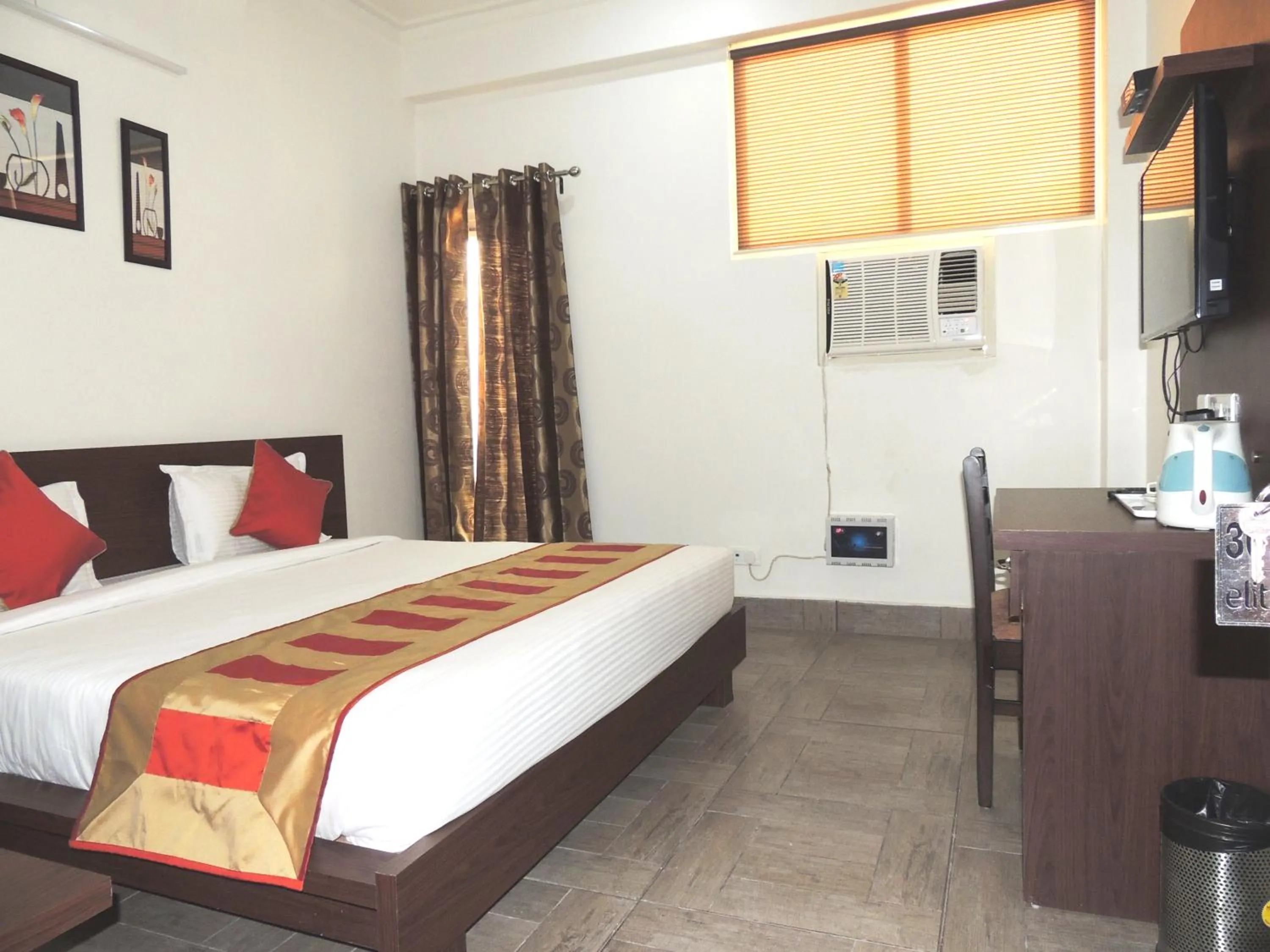 Bed in Elite Suites MINT Gomti Nagar