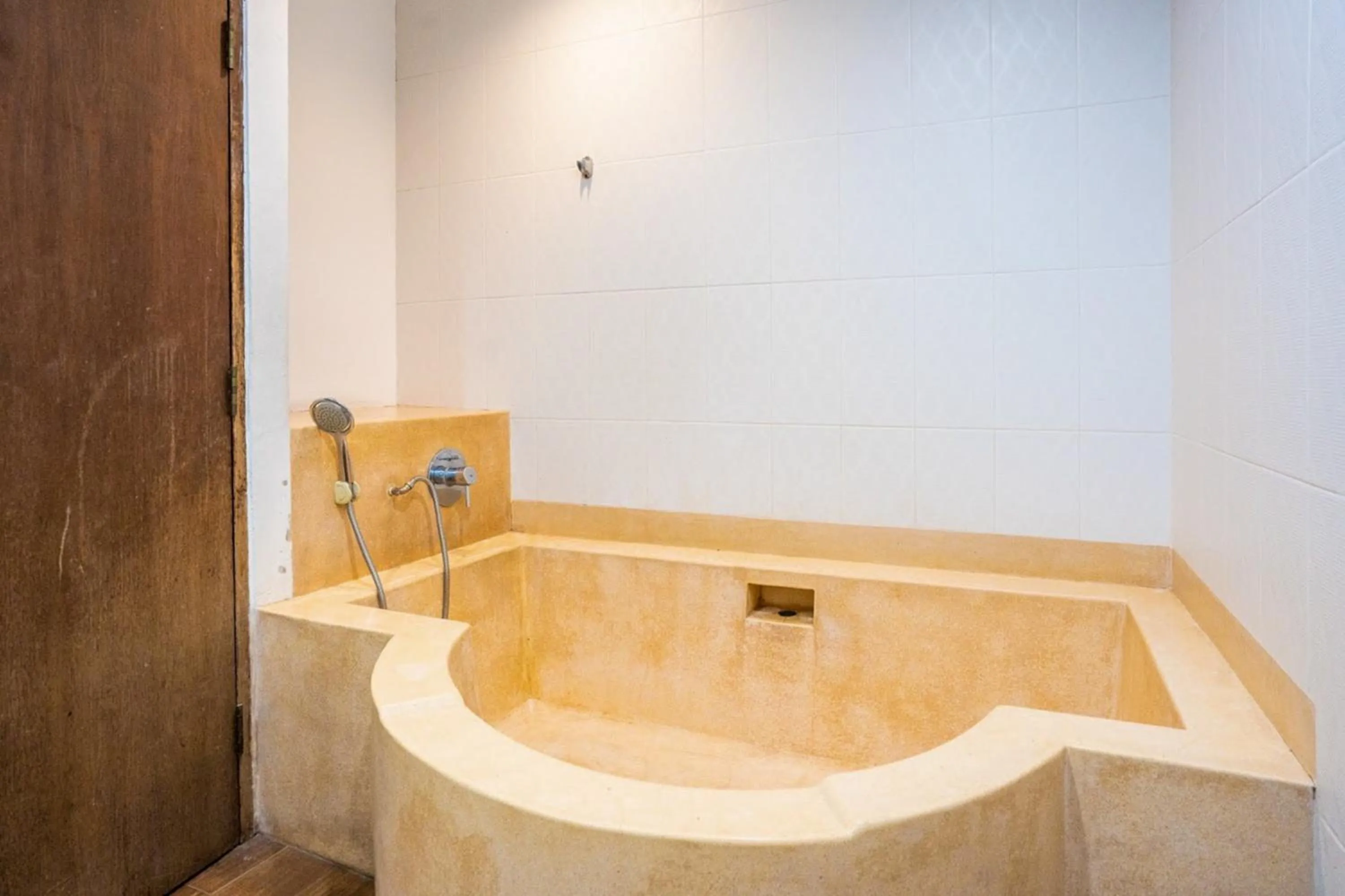 Bath in Kasalong Resort and Spa Pattaya