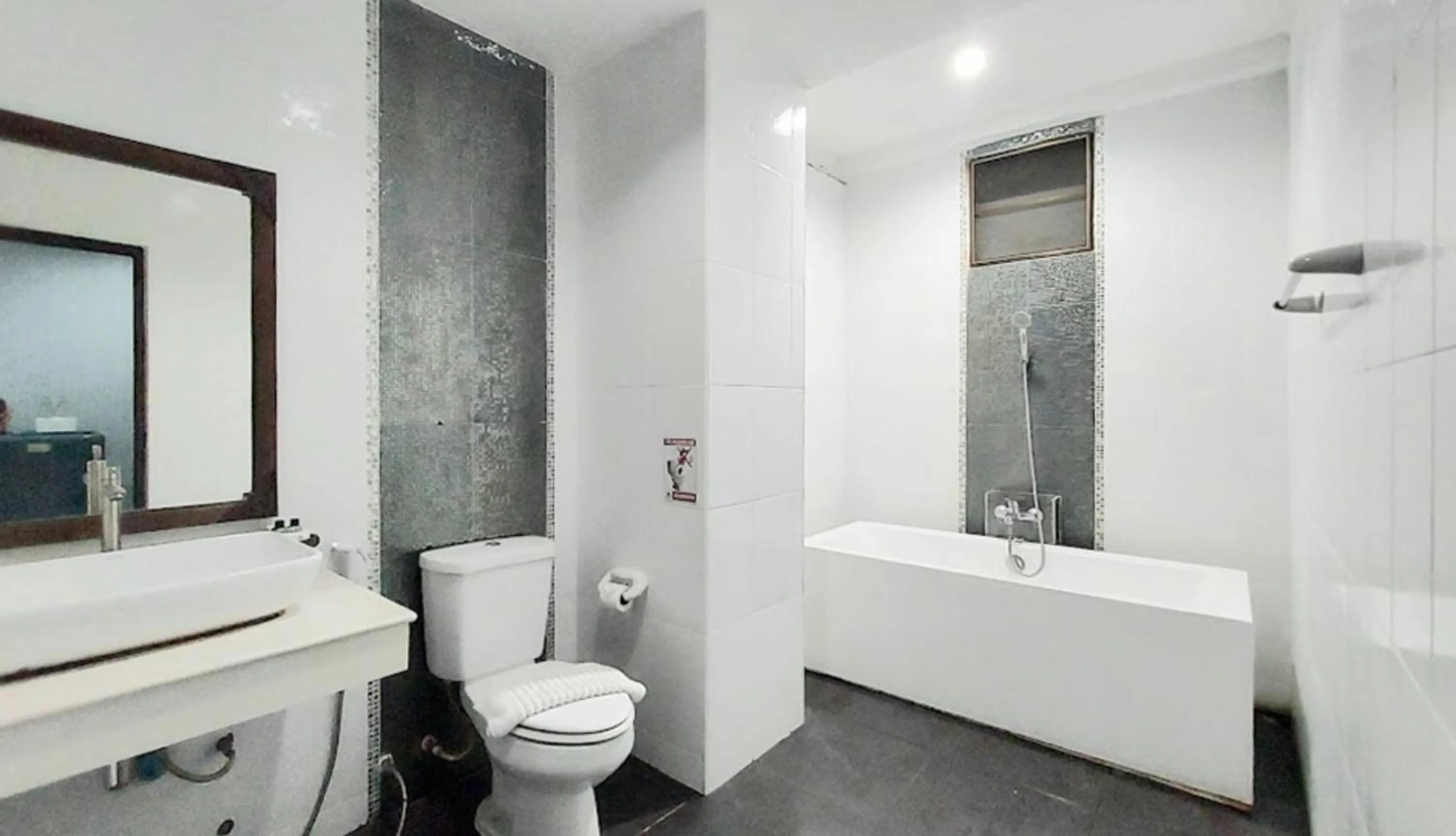 Shower in Kasalong Resort and Spa Pattaya