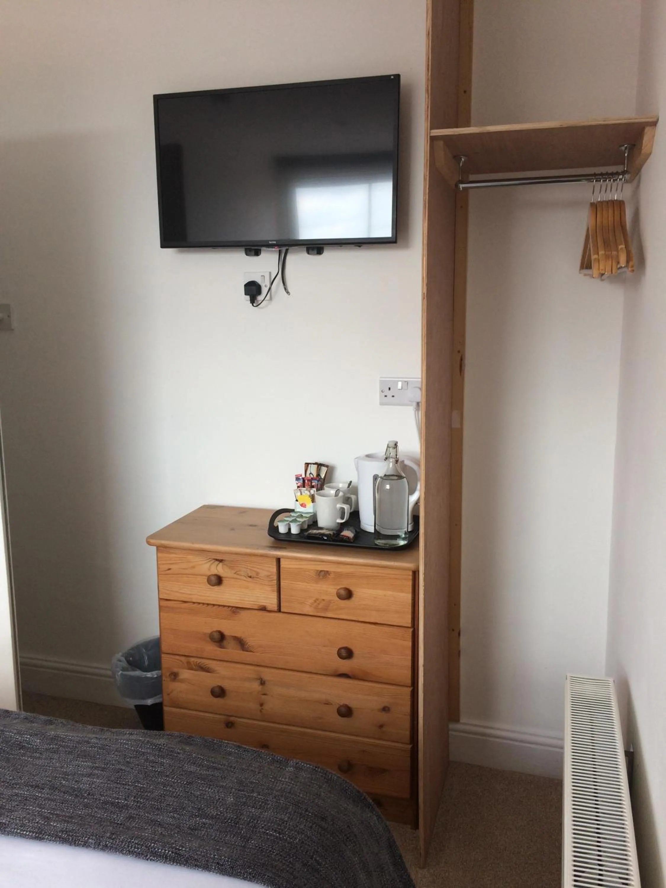 Bedroom, Bed in Holway House