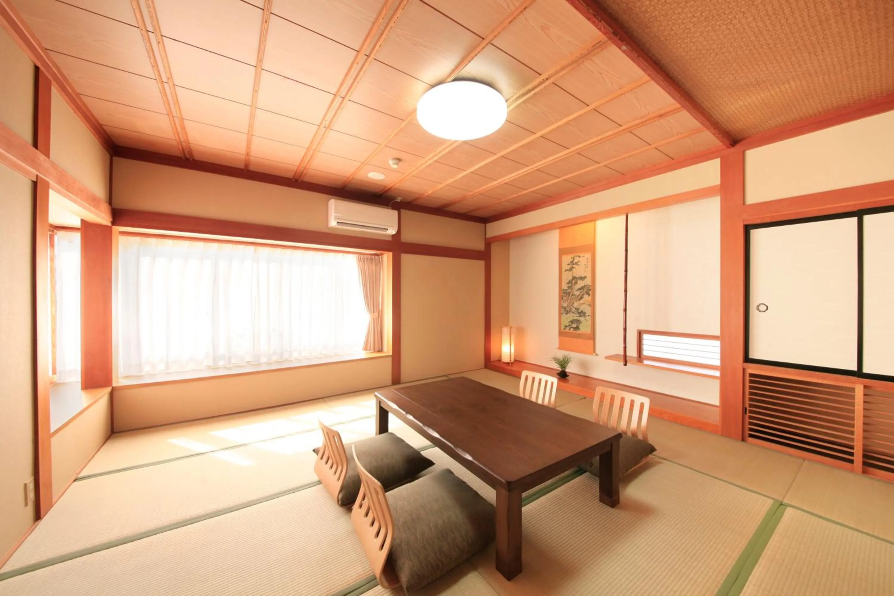 Photo of the whole room in Micasa