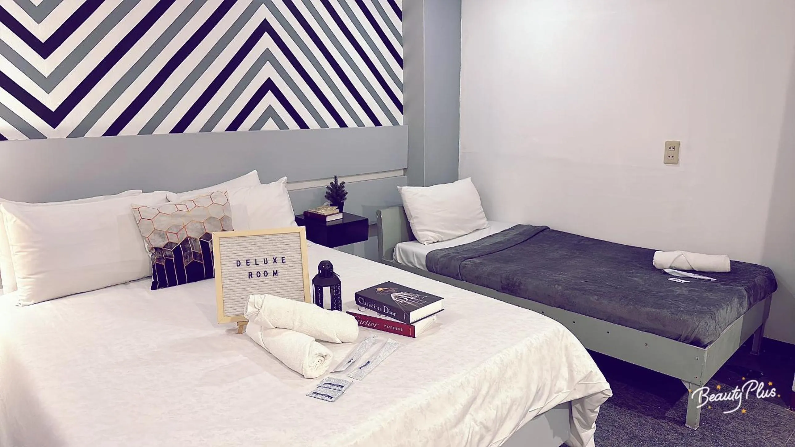 Bed in ACME Inn Subic