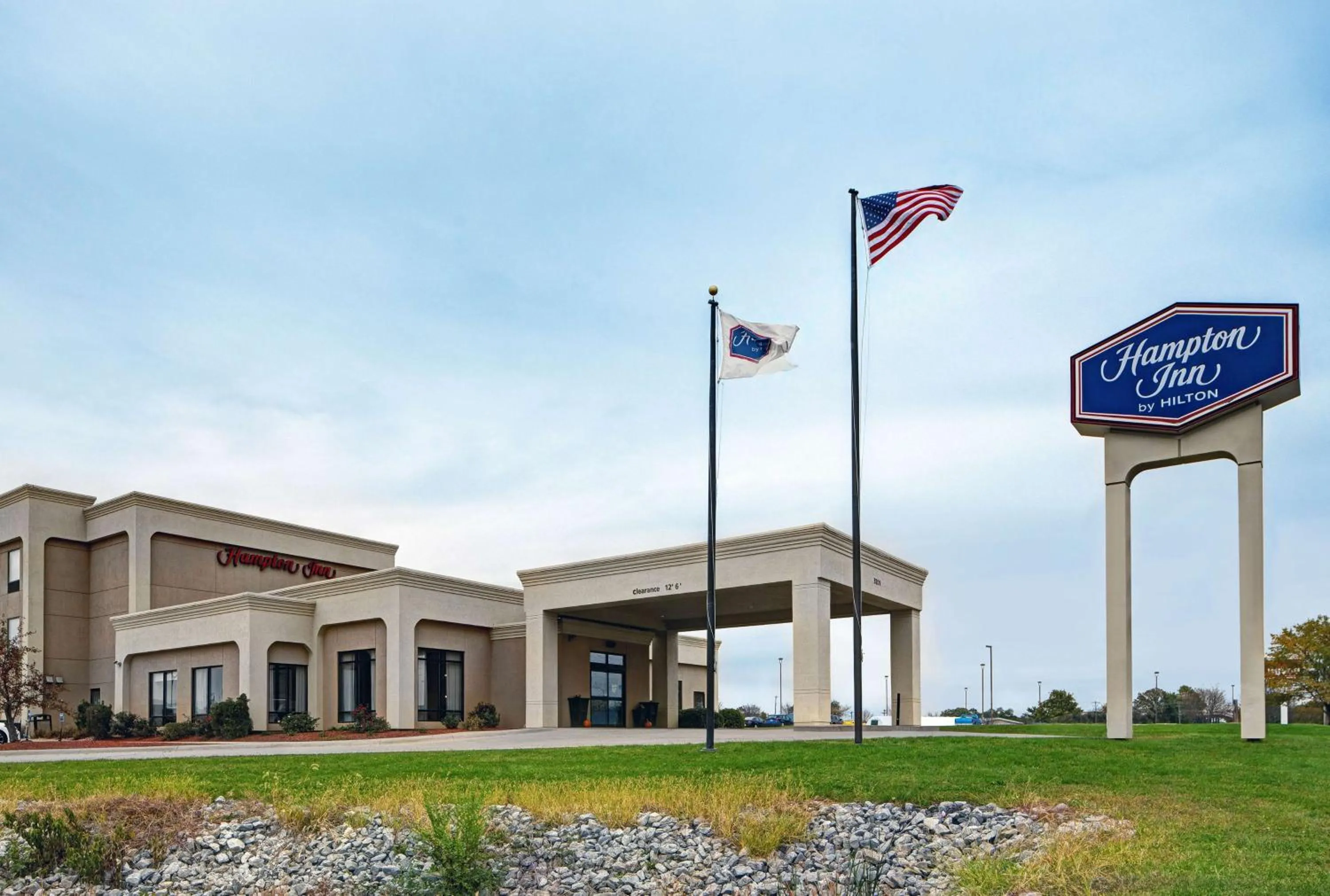 Property building in Hampton Inn Keokuk